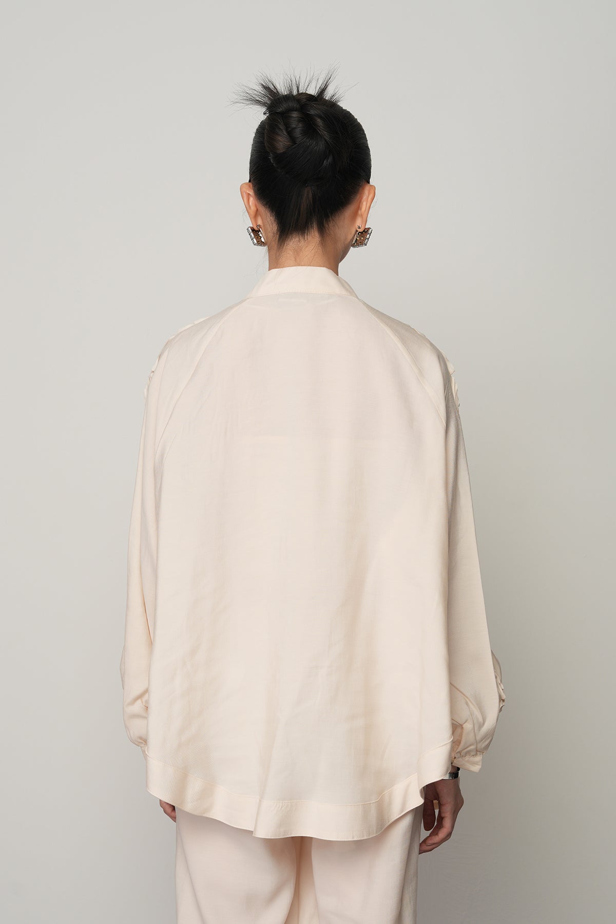 Toptan satışa uygun gül ve taş detaylı oversize kadın kimono, tesettür uyumlu şık dış giyim