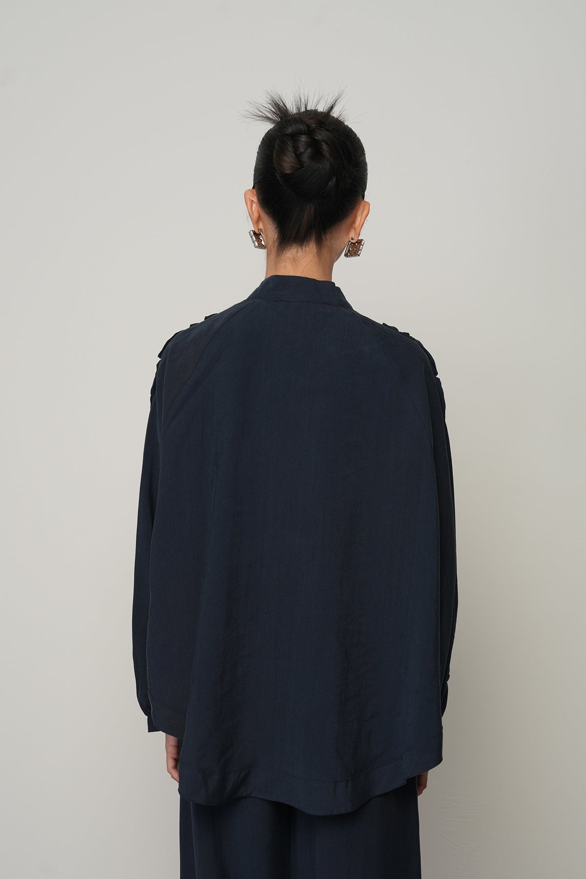 Toptan satışa uygun gül ve taş detaylı oversize kadın kimono, tesettür uyumlu şık dış giyim