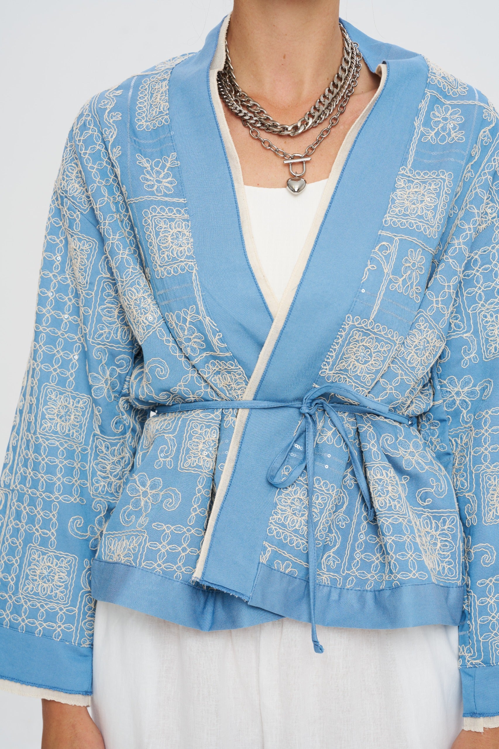 Etnik Nakışlı ve Kuşaklı Premium Kısa Kimono