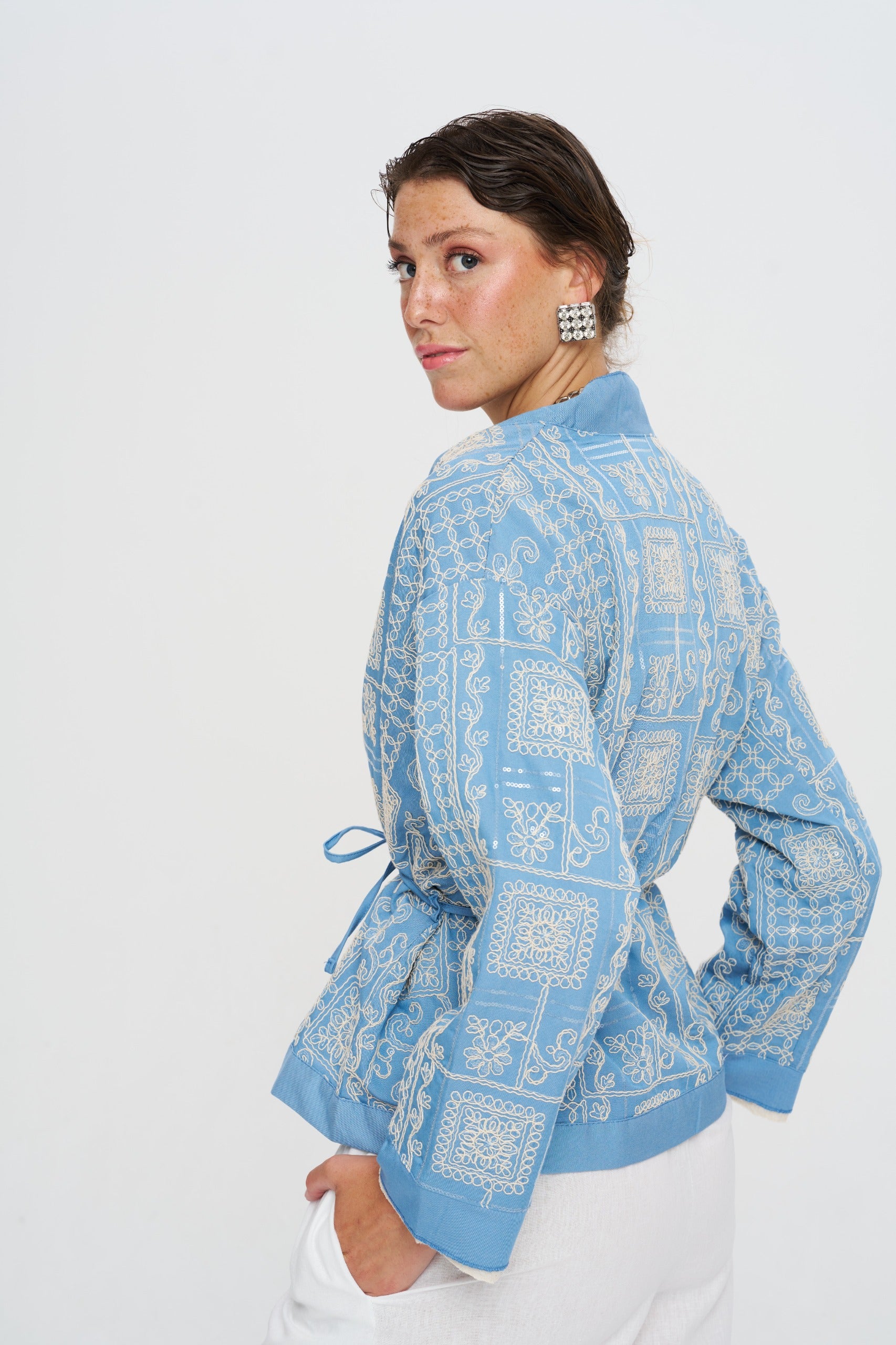 Etnik Nakışlı ve Kuşaklı Premium Kısa Kimono