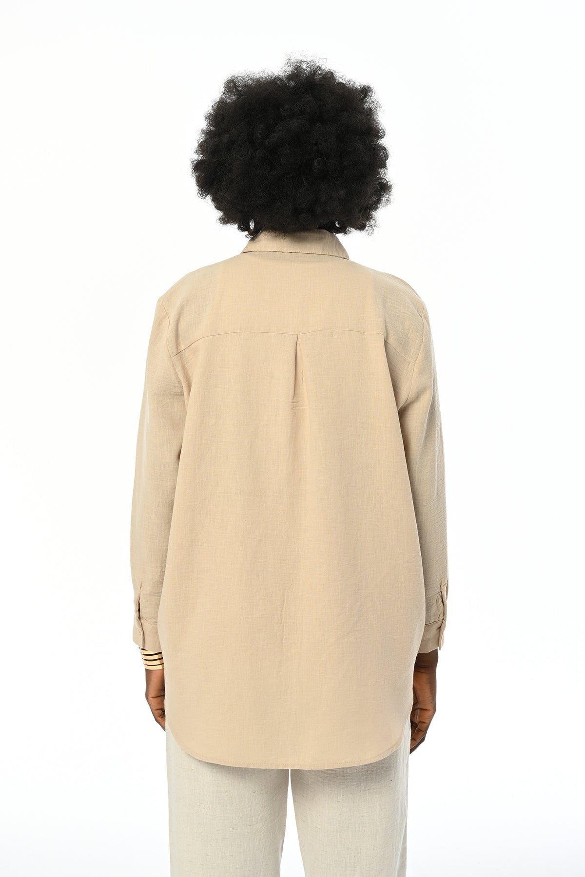 Nakış detaylı oversize kadın gömlek – rahat kalıp, %100 polyester, toptan satışa uygun model