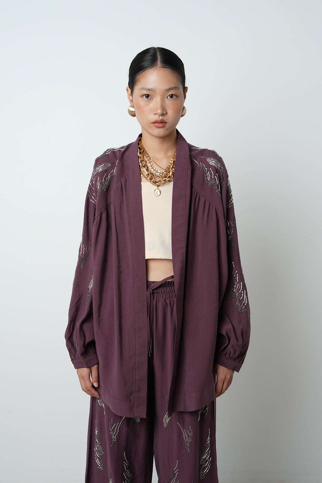 Arkası ve kolları taş işlemeli oversize kadın kimono – günlük ve tesettür giyime uygun, toptan satış için ideal ürün