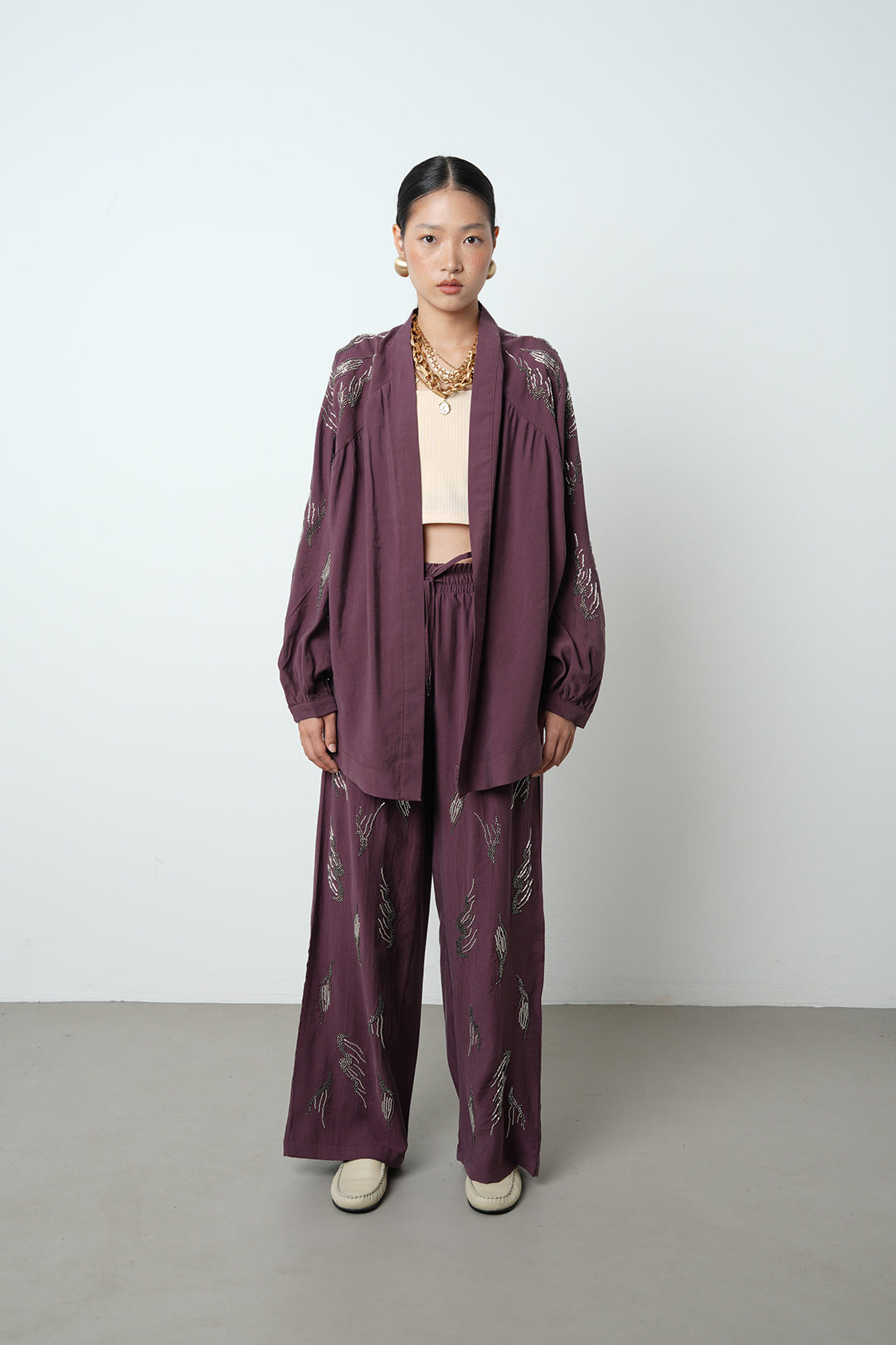 Arkası ve kolları taş işlemeli oversize kadın kimono – günlük ve tesettür giyime uygun, toptan satış için ideal ürün
