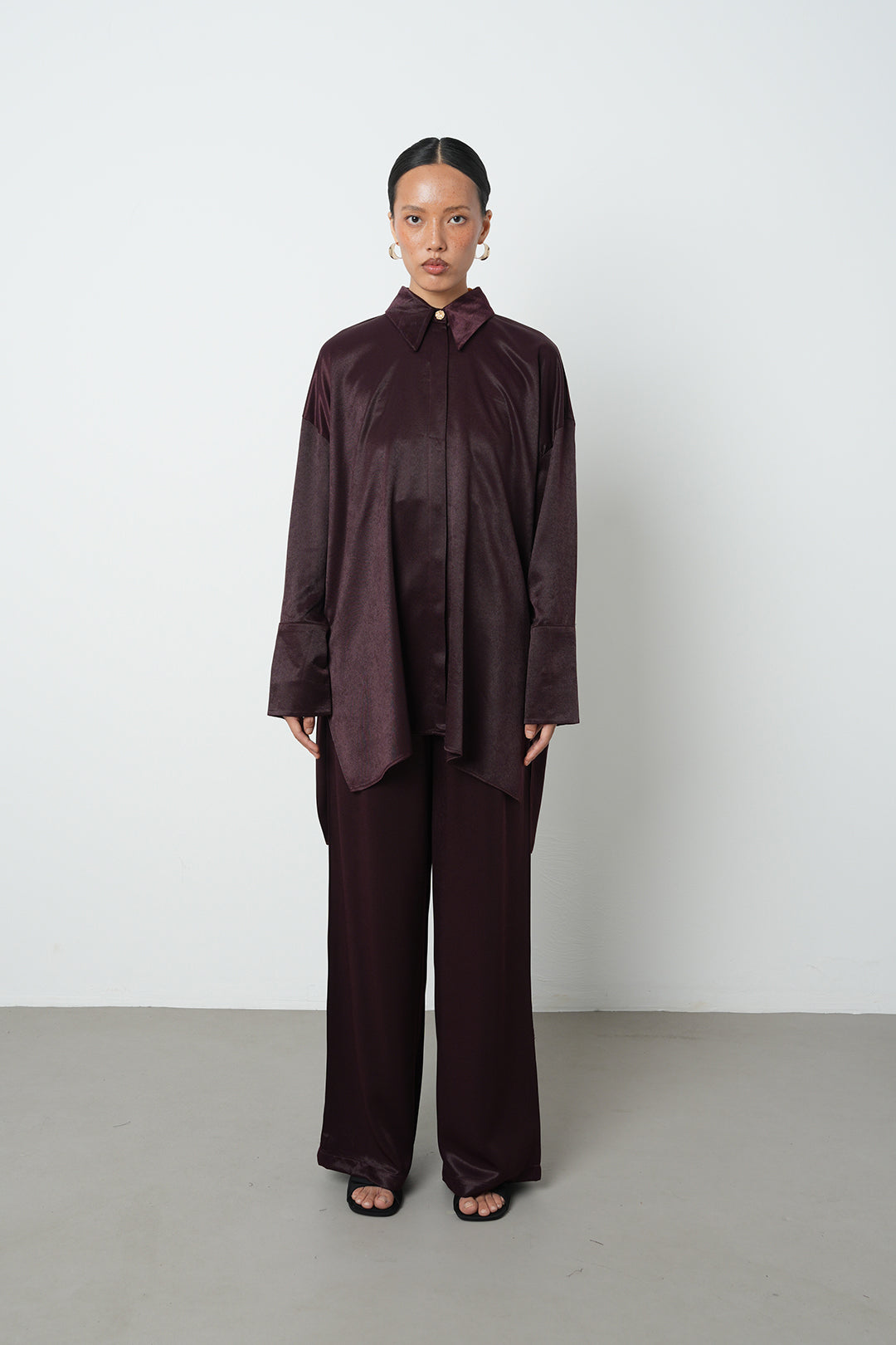 Toptan bordo uzun tesettür gömlek, oversize kesim, düğme detaylı