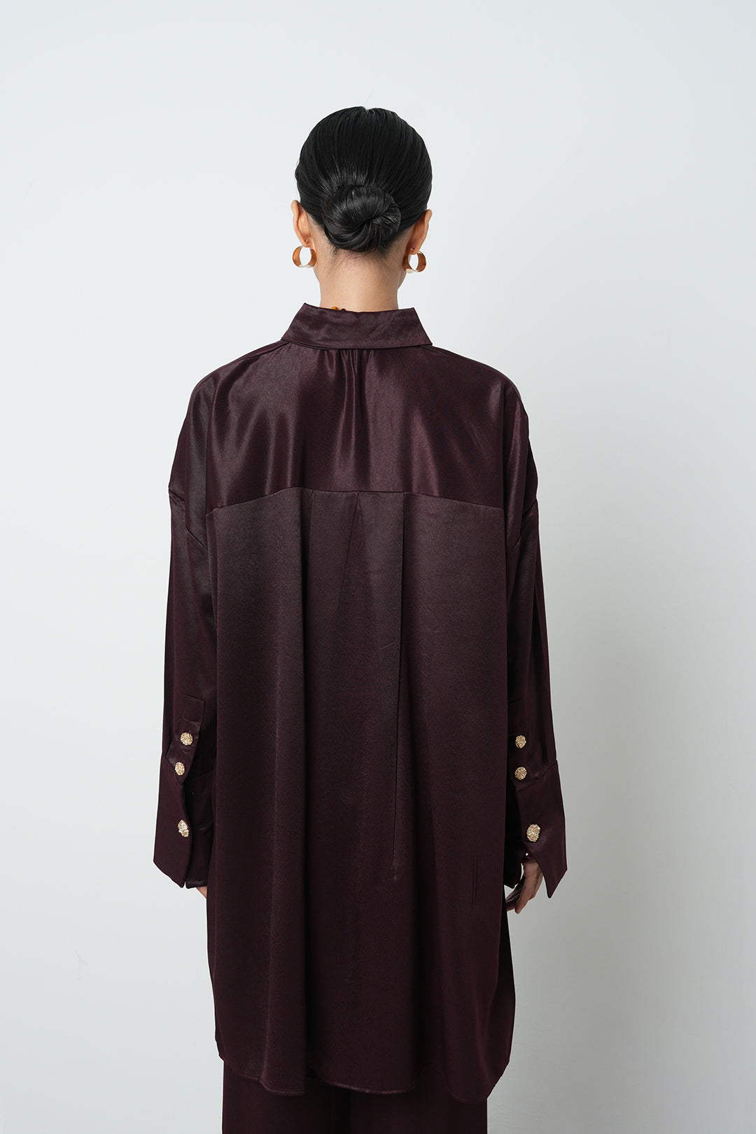 Toptan bordo uzun tesettür gömlek, oversize kesim, düğme detaylı
