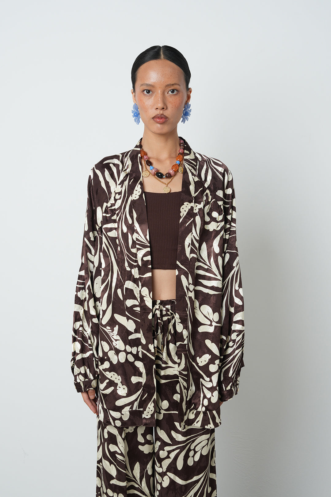 Çiçek desenli kahverengi jakarlı kadın kimono – toptan oversize model