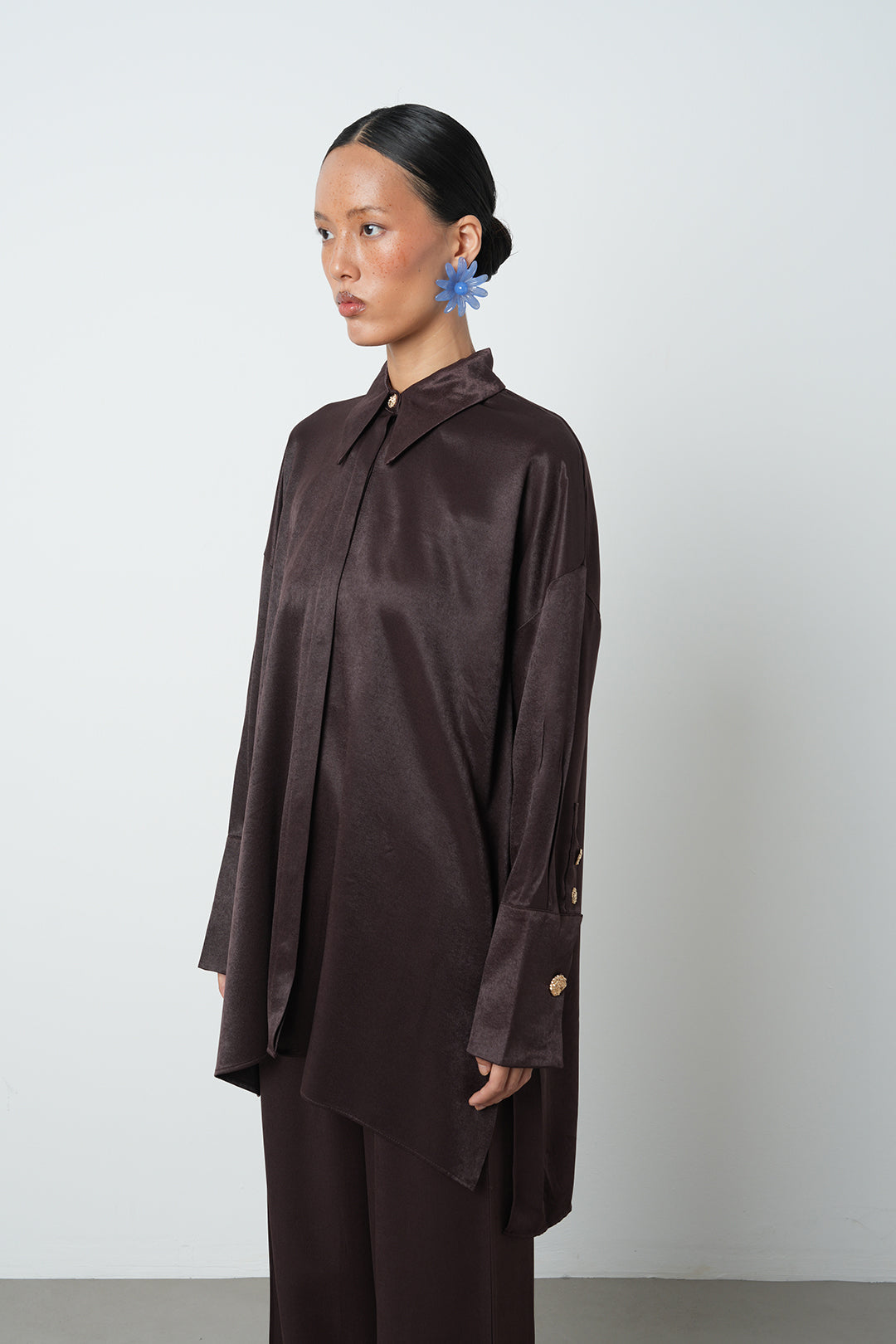 Toptan bordo uzun tesettür gömlek, oversize kesim, düğme detaylı