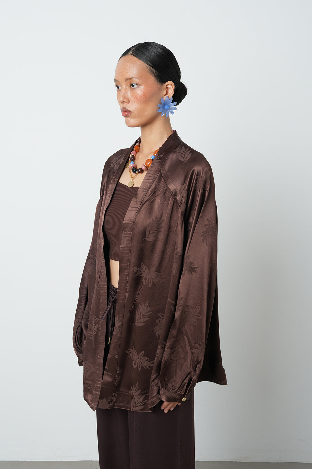 Çiçek desenli kahverengi oversize kadın kimono, toptan satış