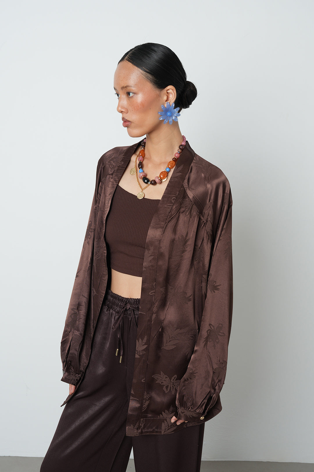 Çiçek desenli kahverengi oversize kadın kimono, toptan satış