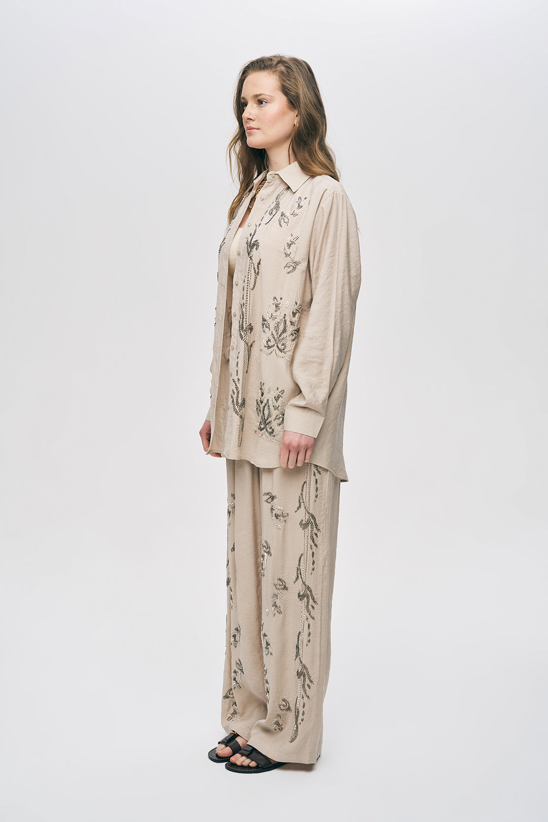 İşlemeli Bej Oversize Gömlek