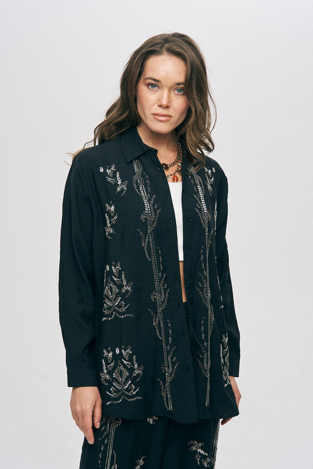İşlemeli Siyah Oversize Gömlek