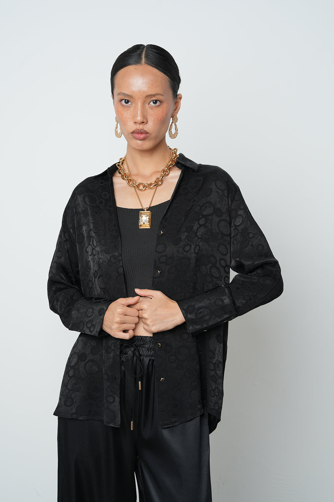 Siyah Jakar Desenli %100 Viskon Gömlek