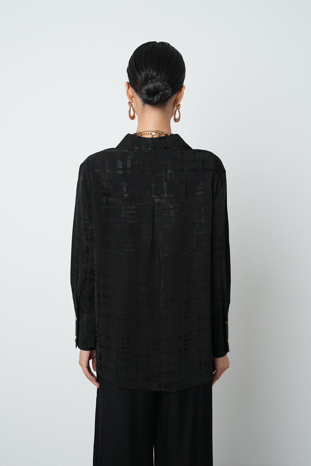 Desenli Siyah Gömlek