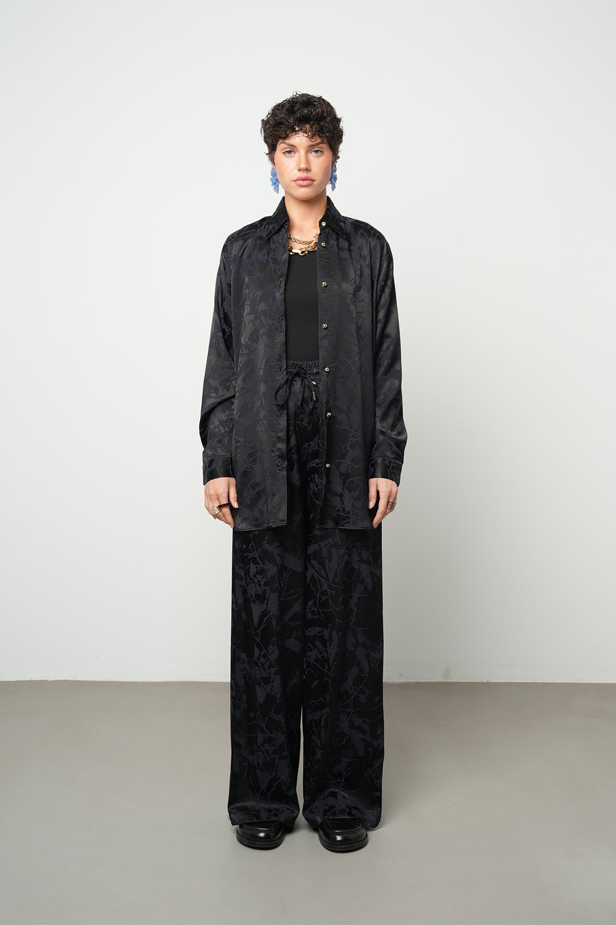 Orfeonegro Siyah Çiçek Desenli Saten Oversize Gömlek