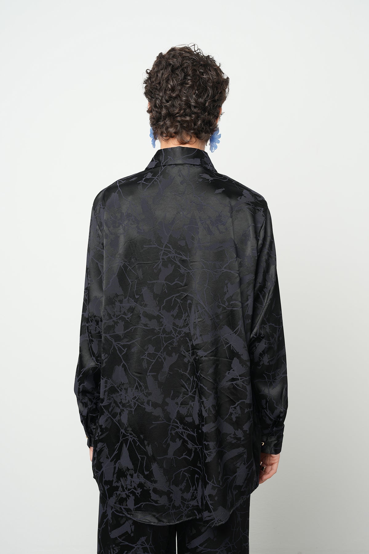 Orfeonegro Siyah Çiçek Desenli Saten Oversize Gömlek