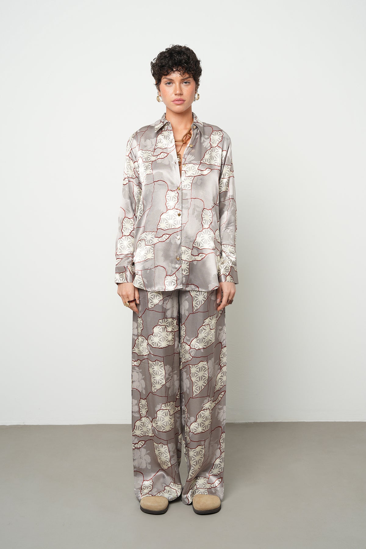 Desenli Saten Gömlek