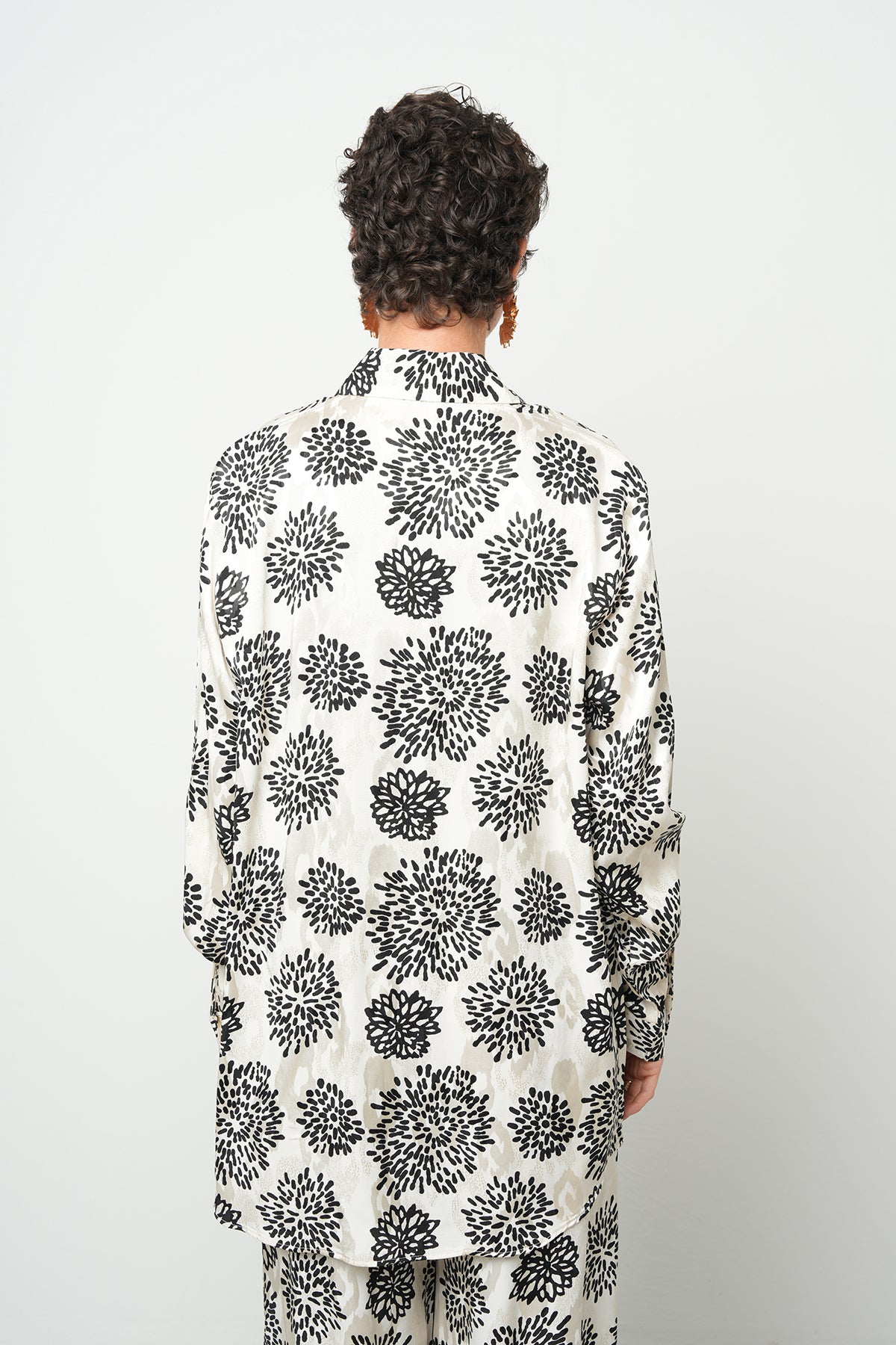 Toptan Siyah Beyaz Çiçek Desenli Oversize Gömlek