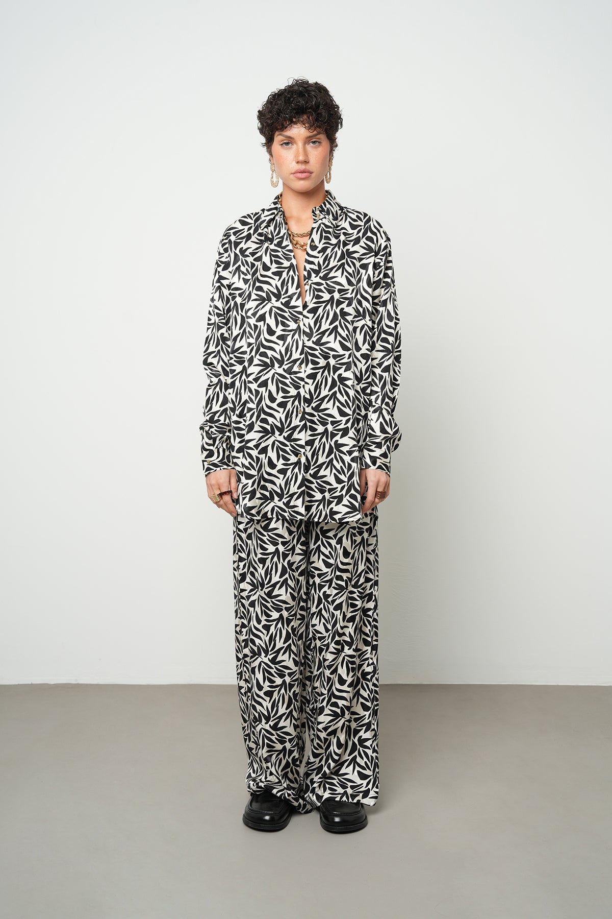 Toptan Siyah Beyaz Yaprak Desenli Oversize Gömlek
