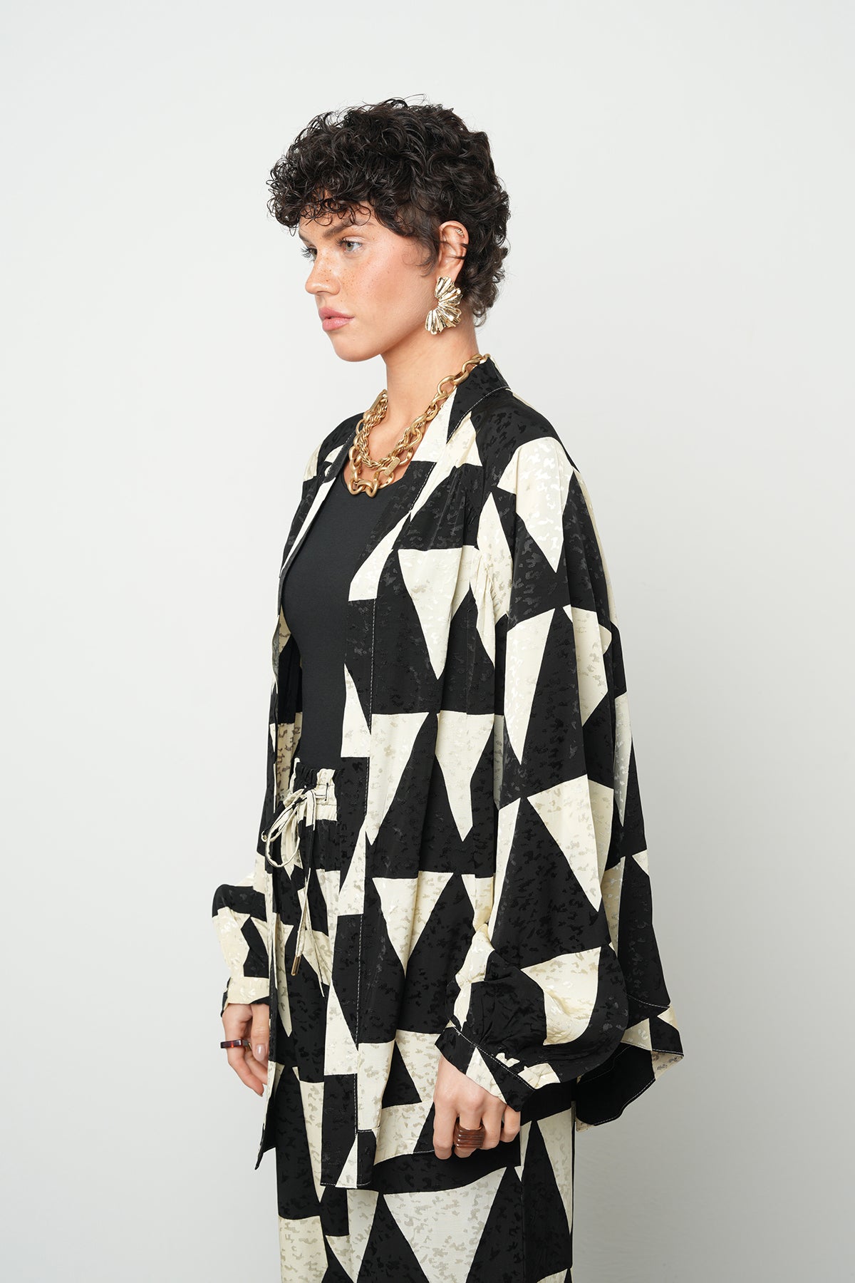 Geometrik Desenli Siyah-Beyaz Kimono