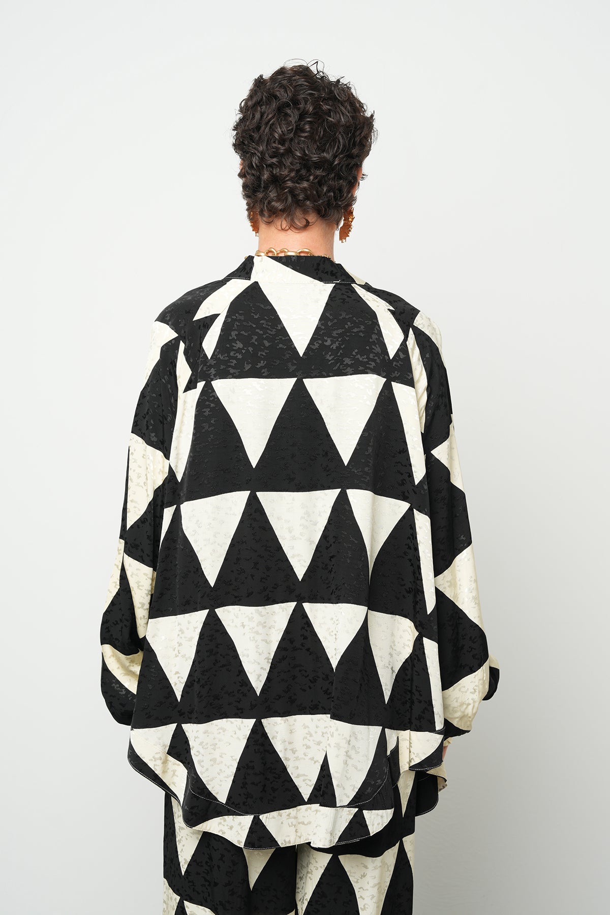 Geometrik Desenli Siyah-Beyaz Kimono