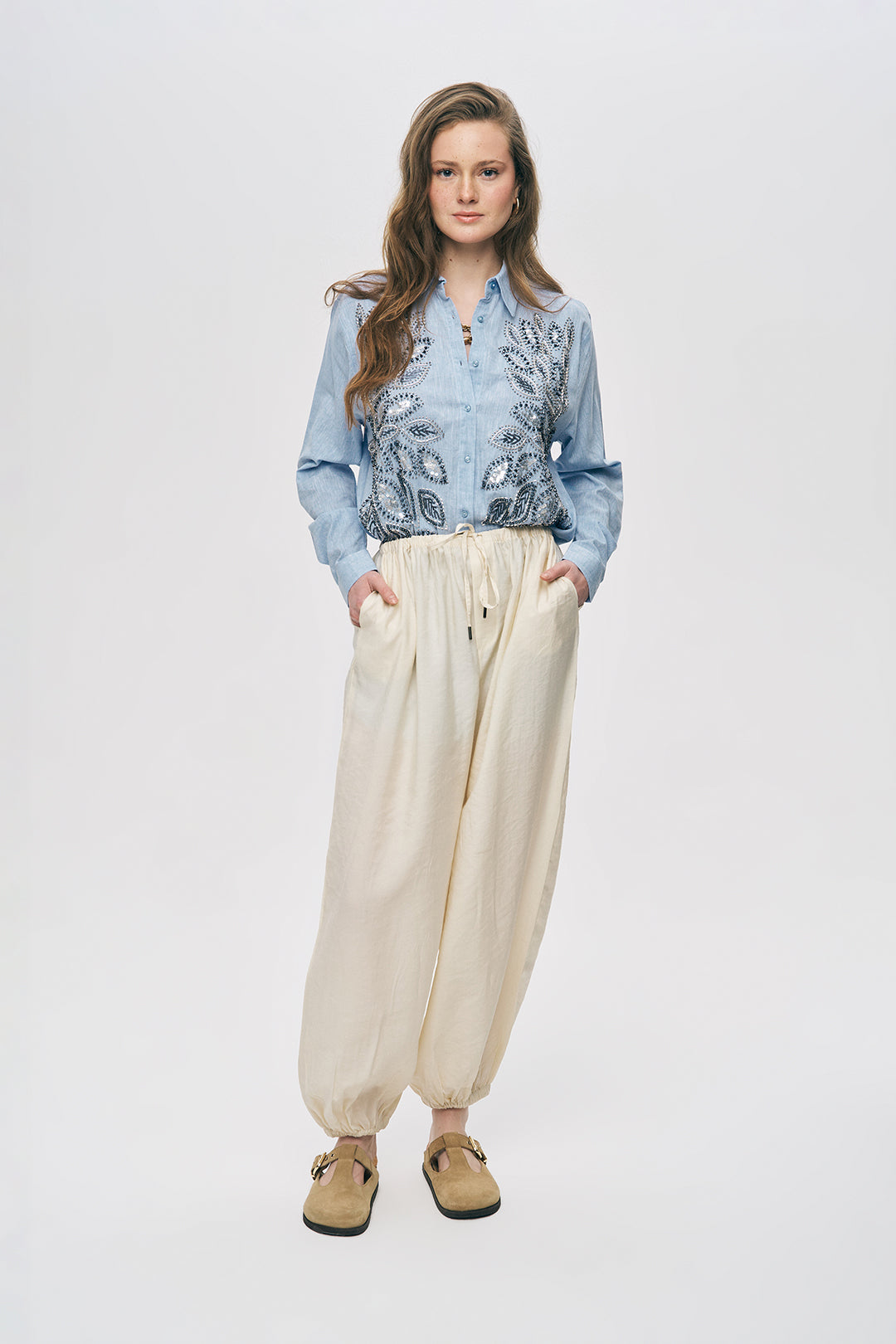 Açık Mavi Pul ve Boncuk İşlemeli Gömlek