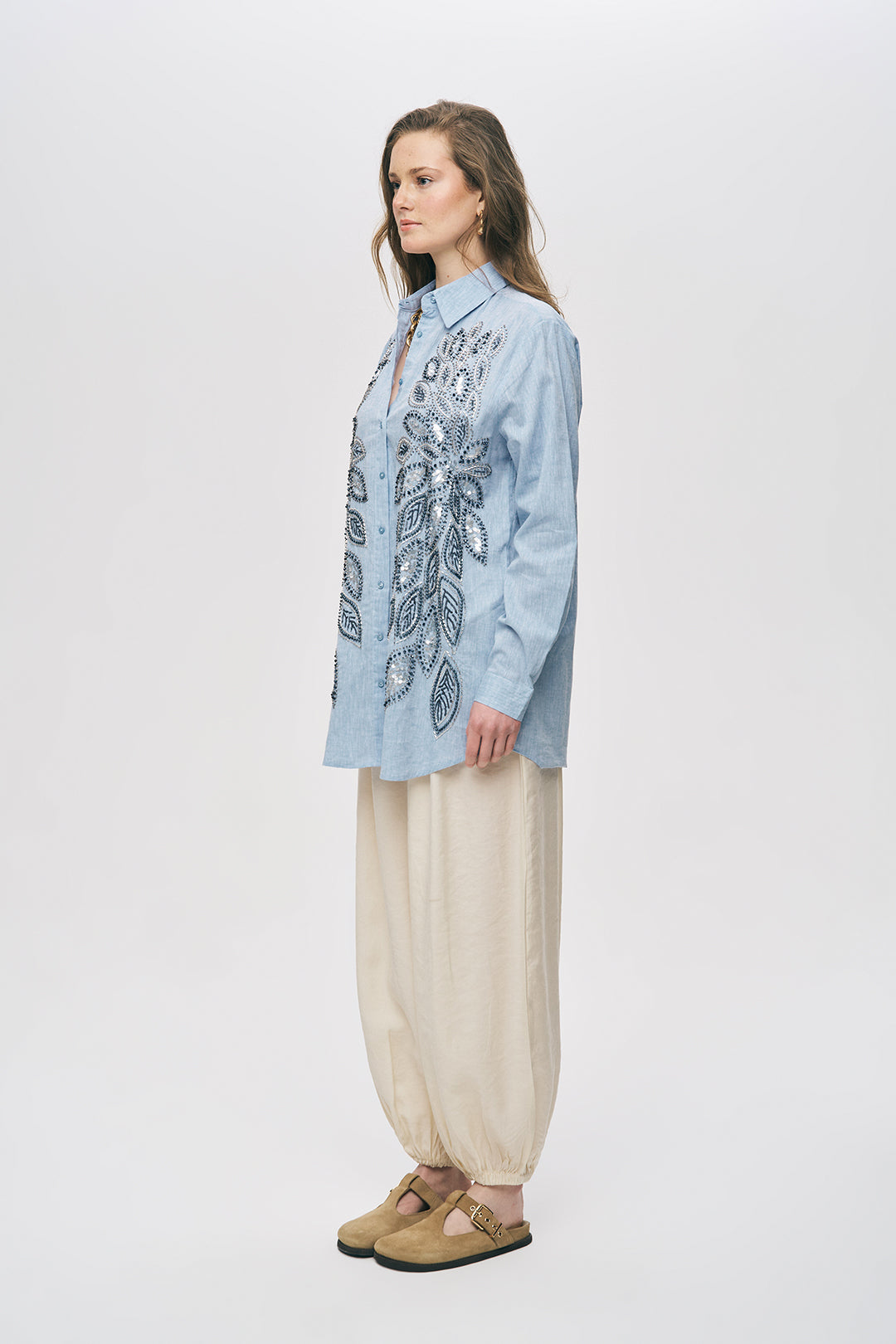Açık Mavi Pul ve Boncuk İşlemeli Gömlek