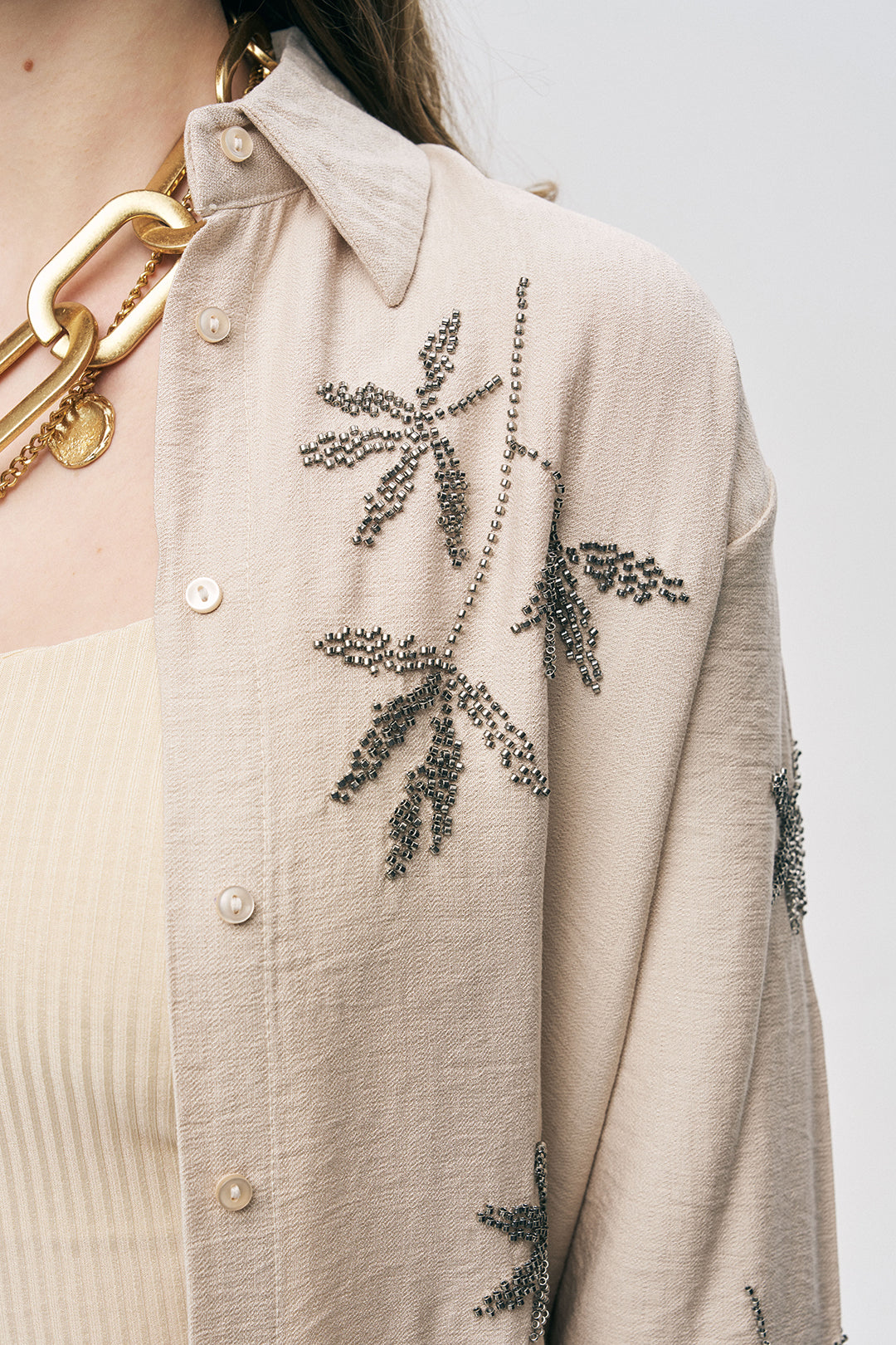 Orfeonegro Açık Bej Yaprak Nakışlı Oversize Gömlek