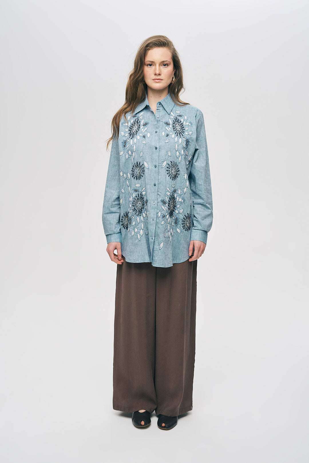 Çiçek Nakışlı ve Taş İşlemeli Oversize Gömlek Mavi