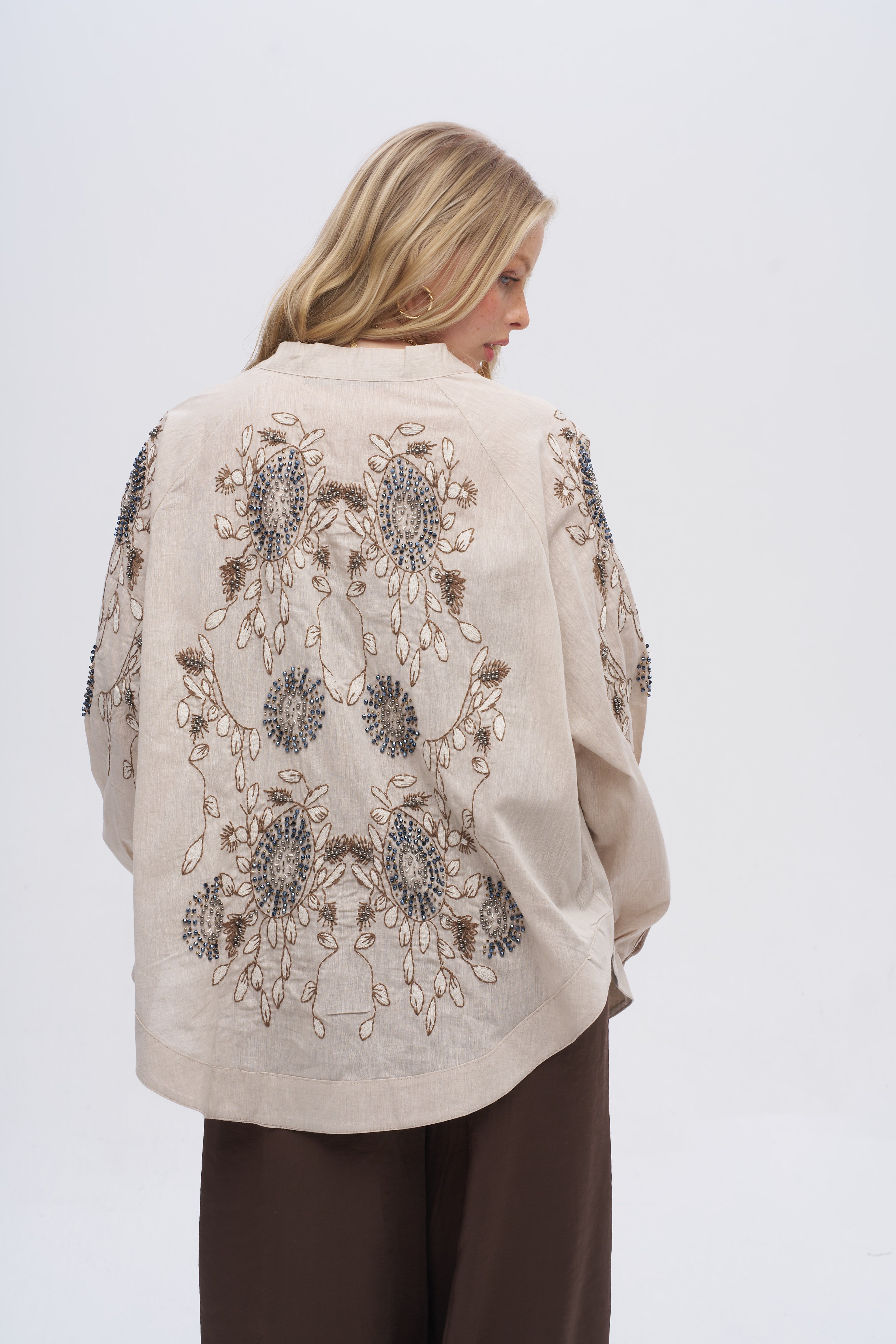 Kolu ve Sırtı İşlemeli Oversize Kimono A.bej