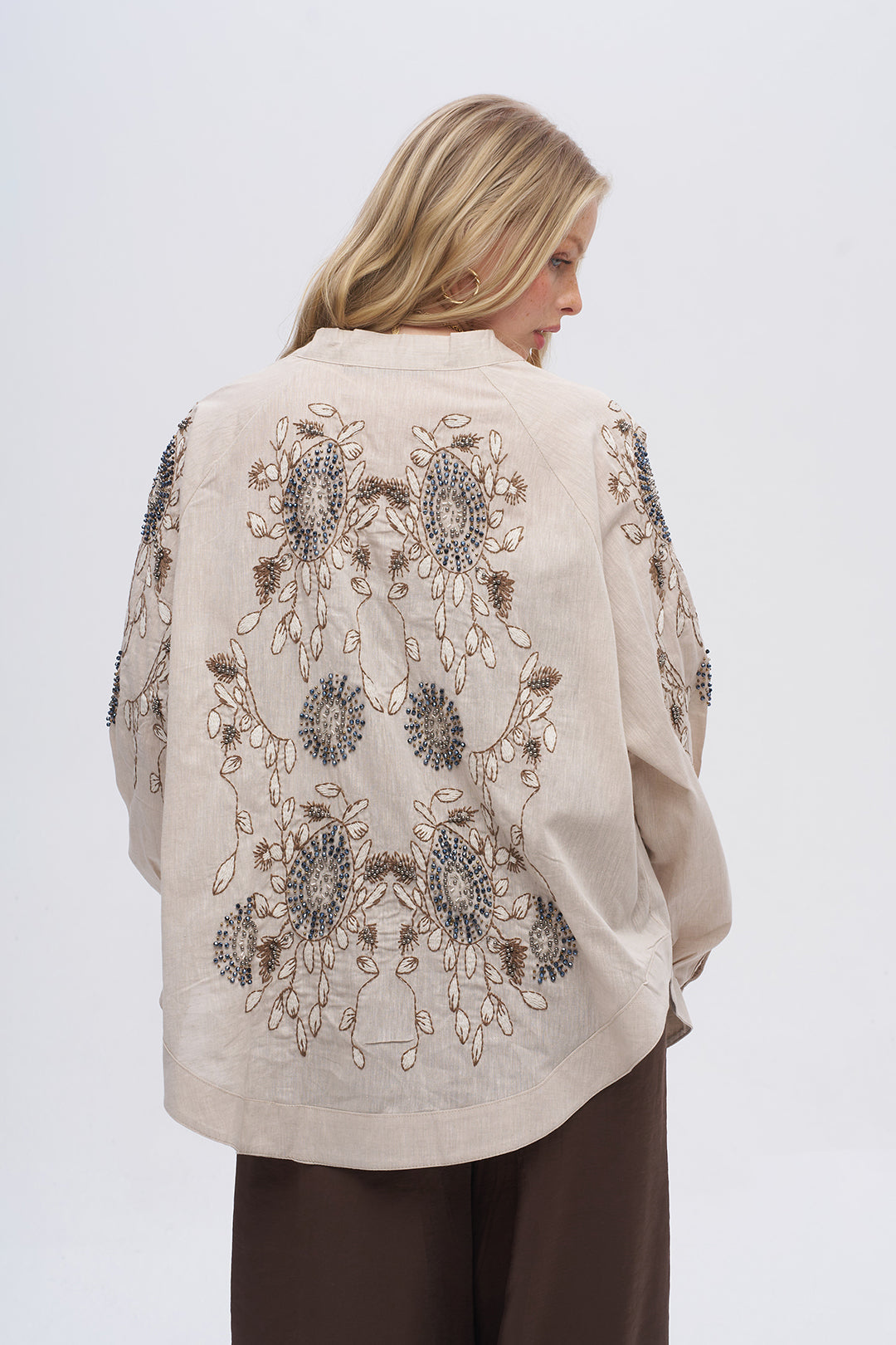 Kolu ve Sırtı İşlemeli Oversize Kimono A.bej