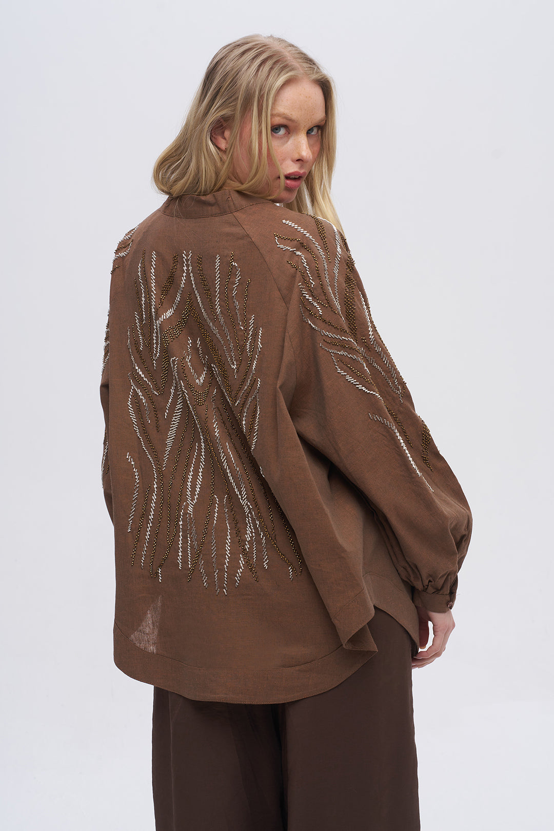 Sırt ve Kol İşlemeli Oversize Kahve Kimono