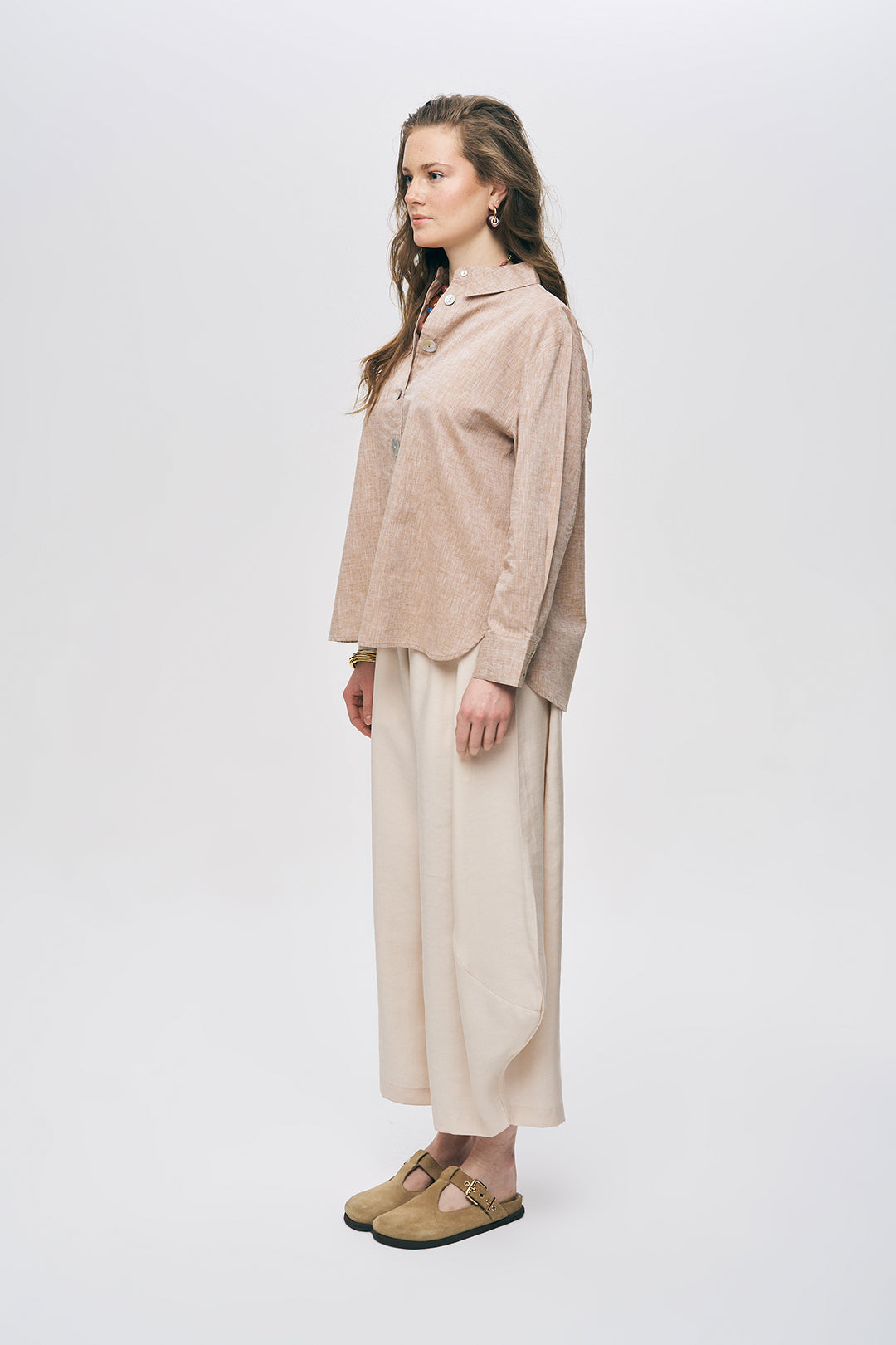 Sedef Düğme Detaylı Açık Kahve Keten Gömlek