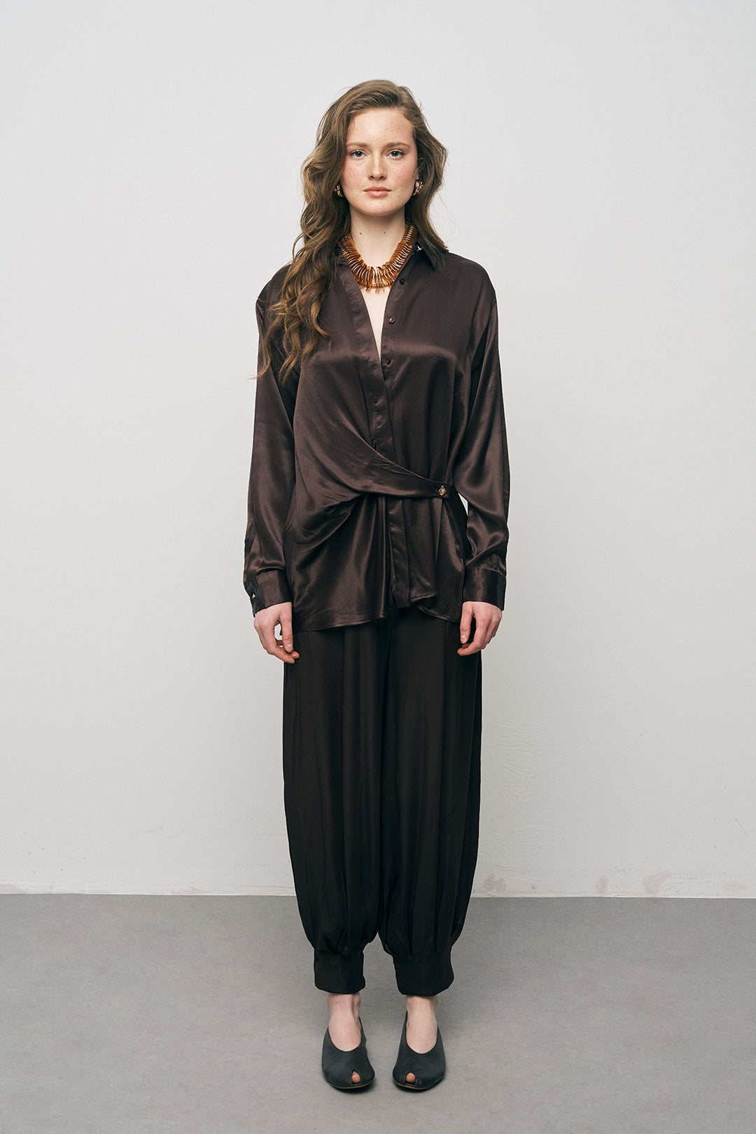 Orfeonegro Kahverengi Saten Kruvaze Bağlama Detaylı Uzun Kollu Gömlek