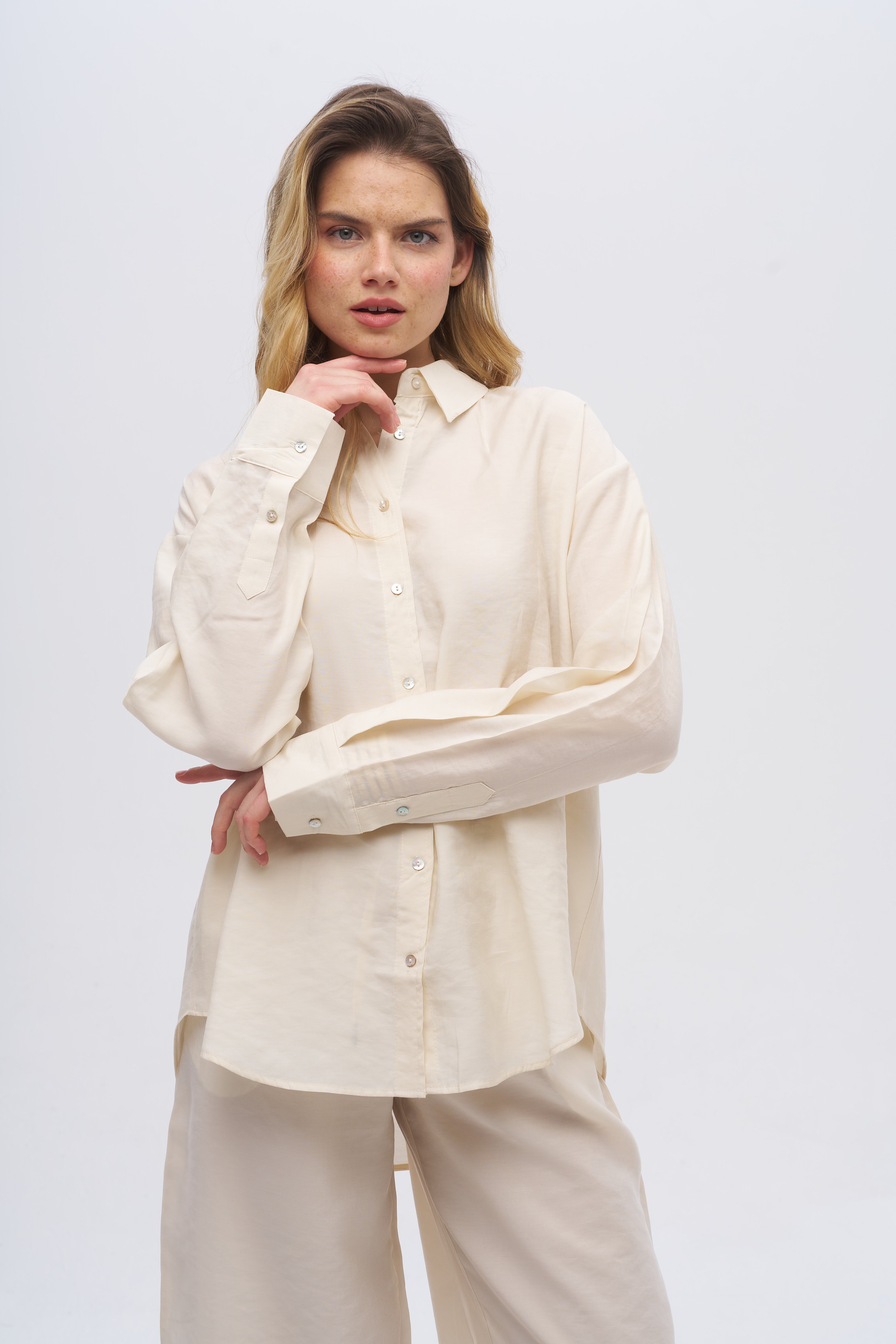 Orfeonegro Ekru Oversize Basic Uzun Kollu Gömlek