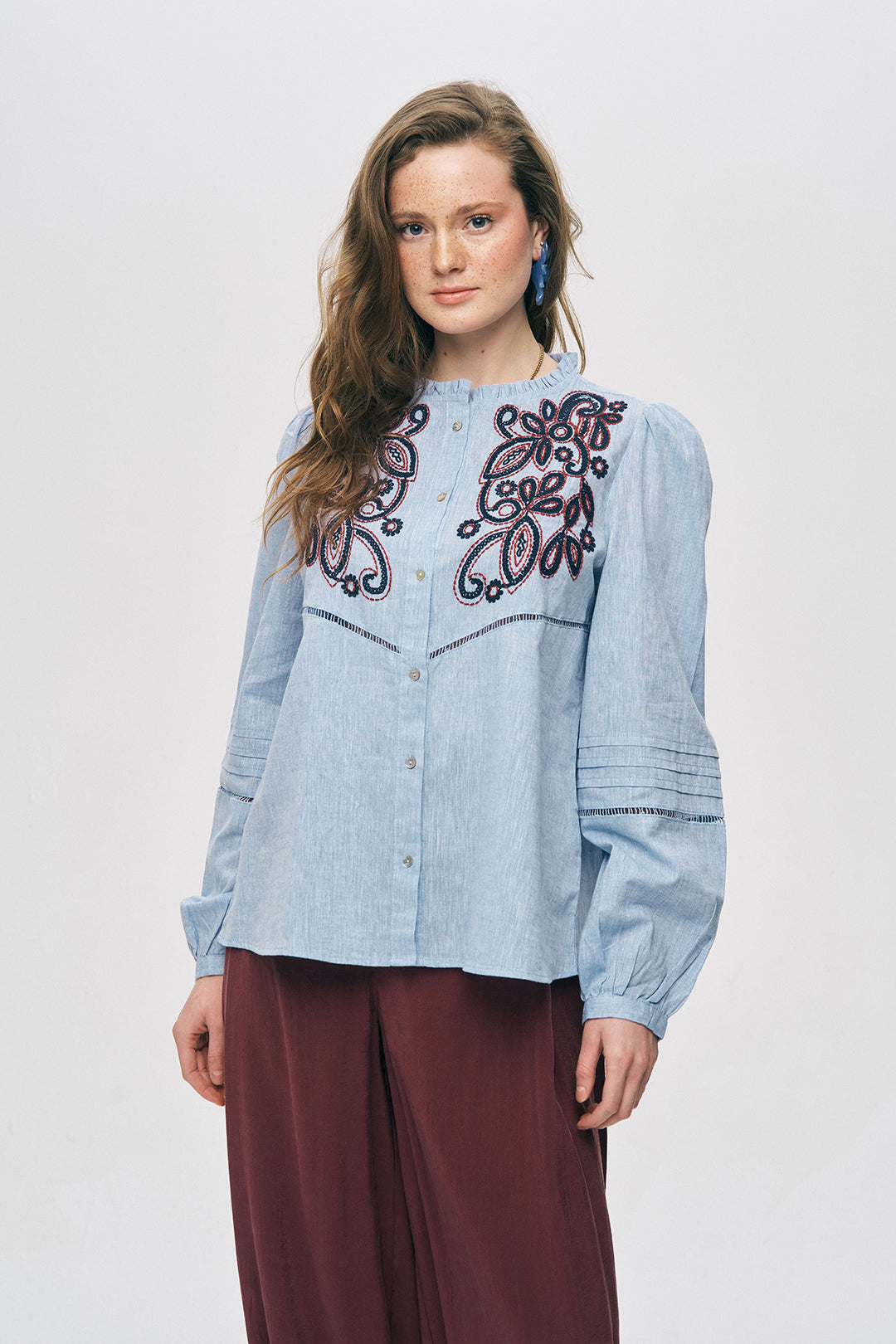 Orfeonegro Etnik Nakış İşlemeli ve Ajurlu Mavi Keten Karışımlı Gömlek