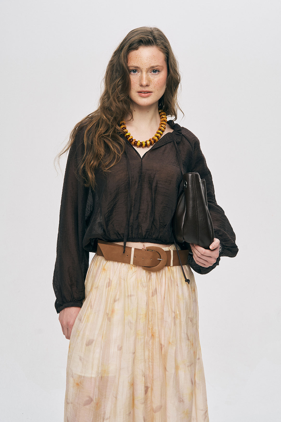 Orfeonegro İnce Dokulu Manşetli ve Beli Lastikli Şık Kahve Bluz