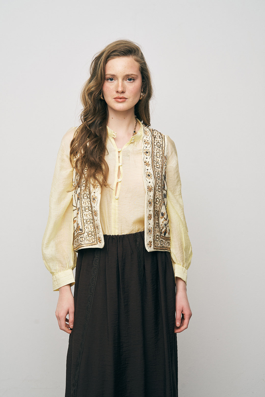 Orfeonegro Nakış ve Boncuk İşlemeli Sarı Kısa Yelek