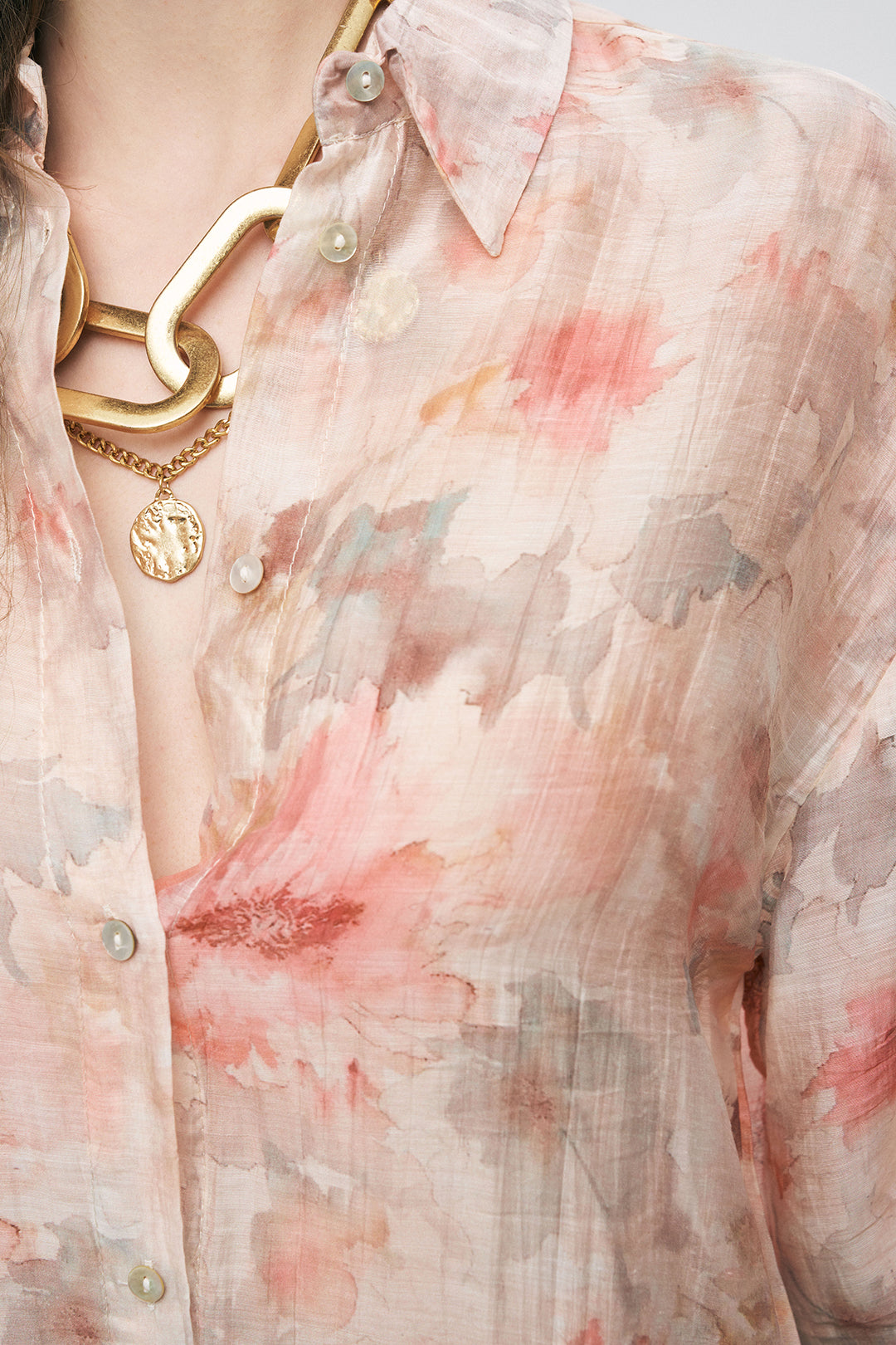 Suluboya Desenli Düğmeli Kadın Gömlek