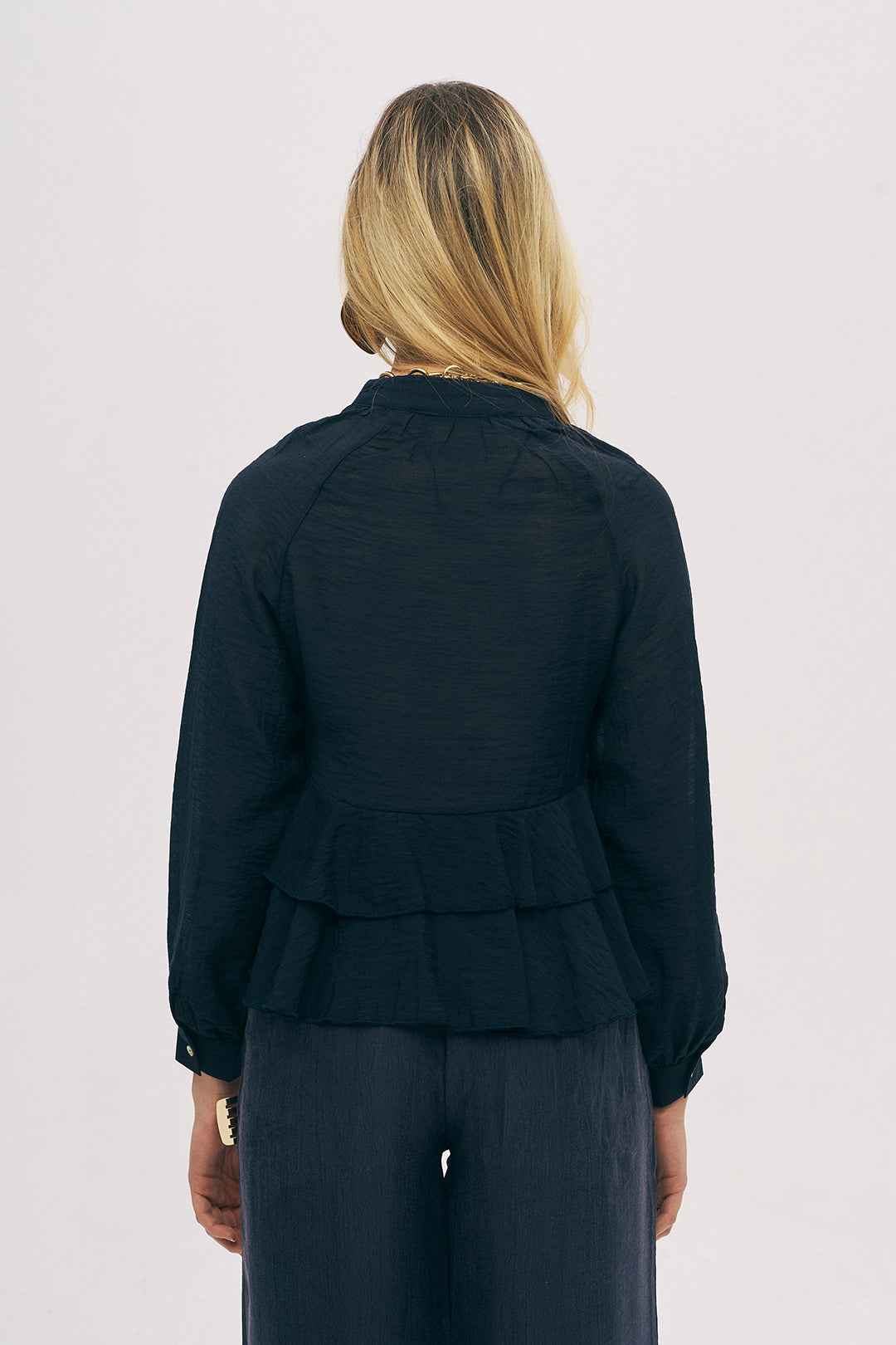 Önden Düğmeli Katlı Fırfır Detaylı Dokulu Bluz Laci