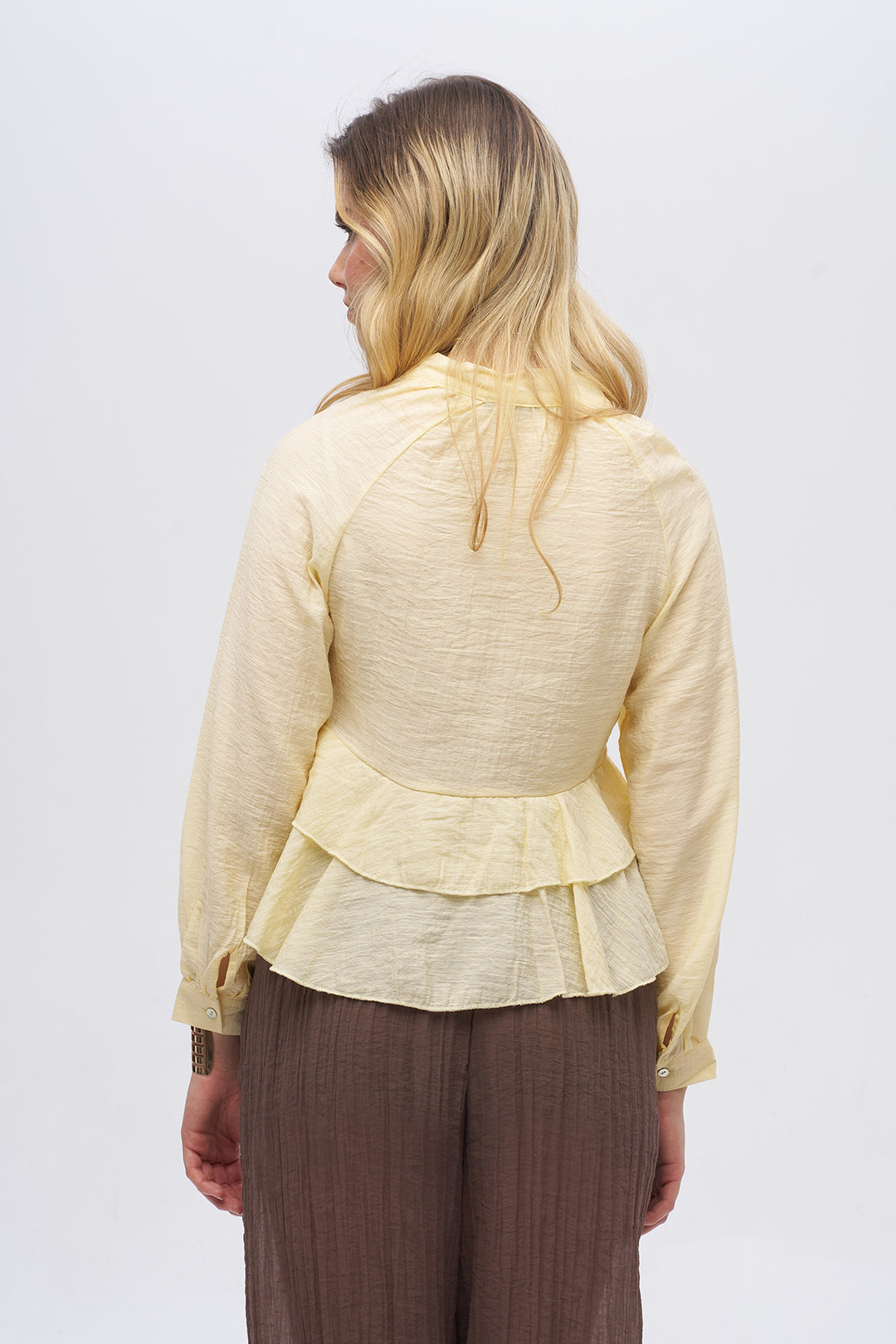 Önden Düğmeli Katlı Fırfır Detaylı Dokulu Bluz Sarı