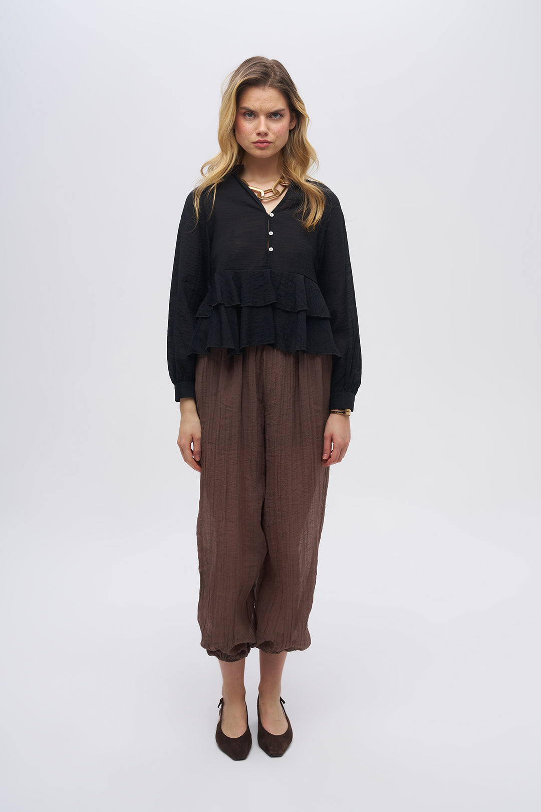 Önden Düğmeli Katlı Fırfır Detaylı Dokulu Bluz Siyah