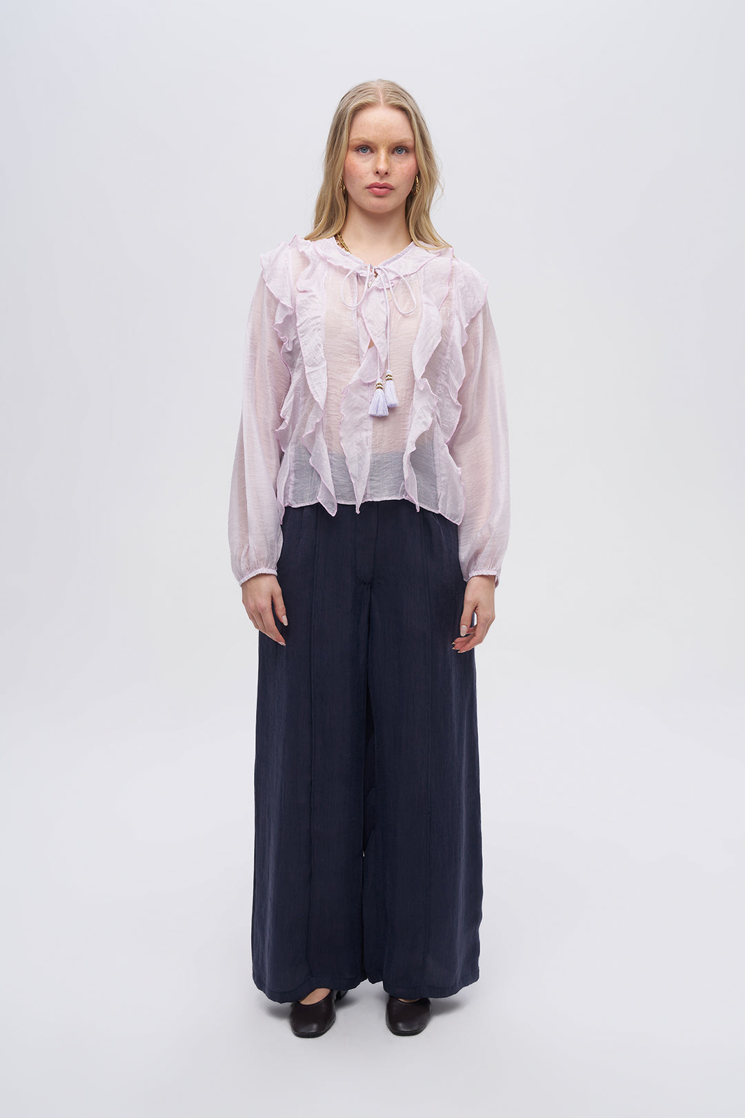 İple Ayarlanabilir Yaka Fırfır Detaylı Bluz