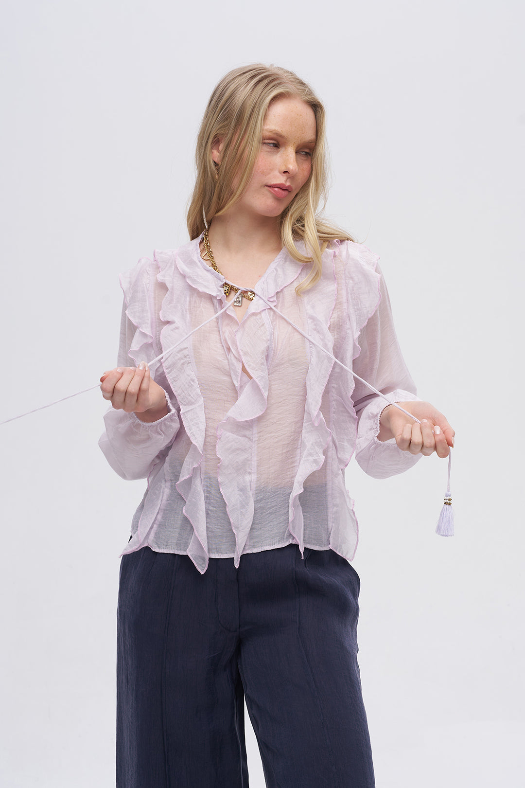 İple Ayarlanabilir Yaka Fırfır Detaylı Bluz