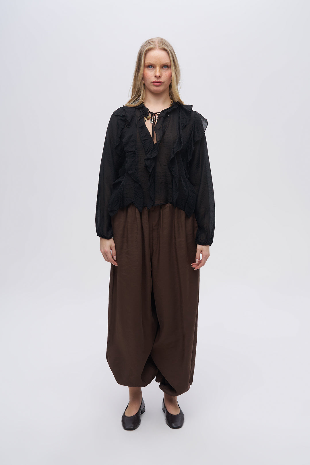 İple Ayarlanabilir Yaka Fırfır Detaylı Bluz Siyah