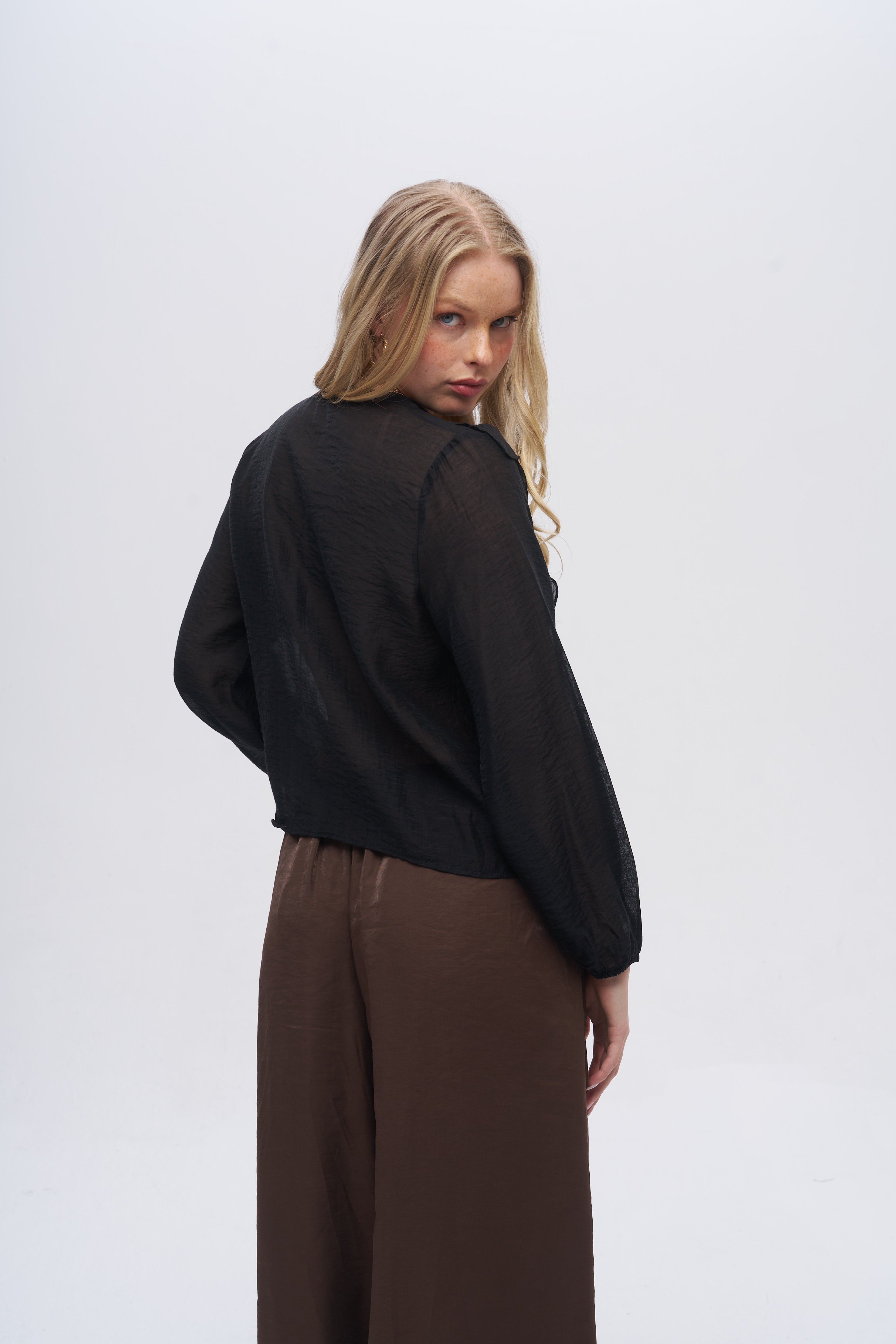 İple Ayarlanabilir Yaka Fırfır Detaylı Bluz Siyah