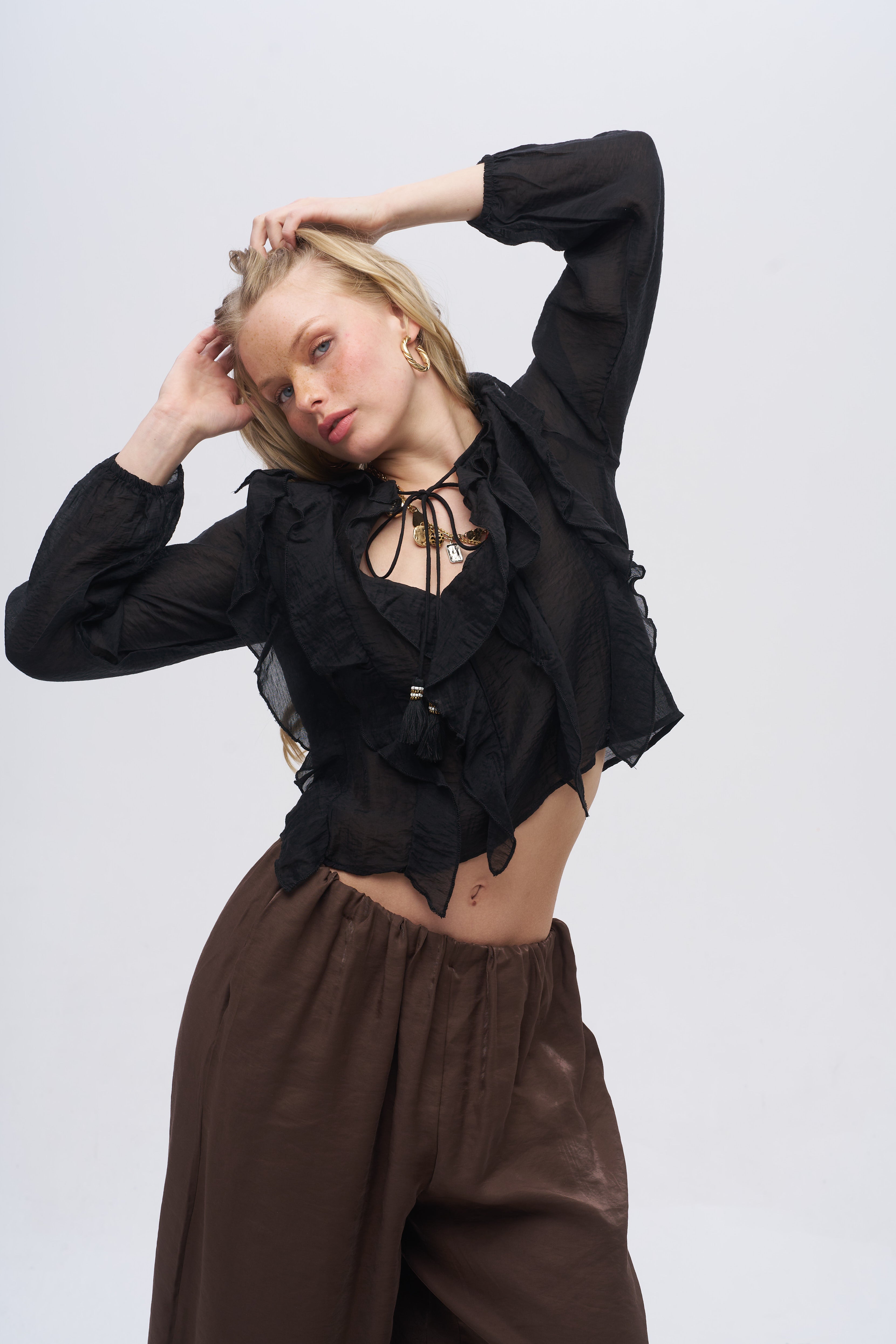 İple Ayarlanabilir Yaka Fırfır Detaylı Bluz Siyah