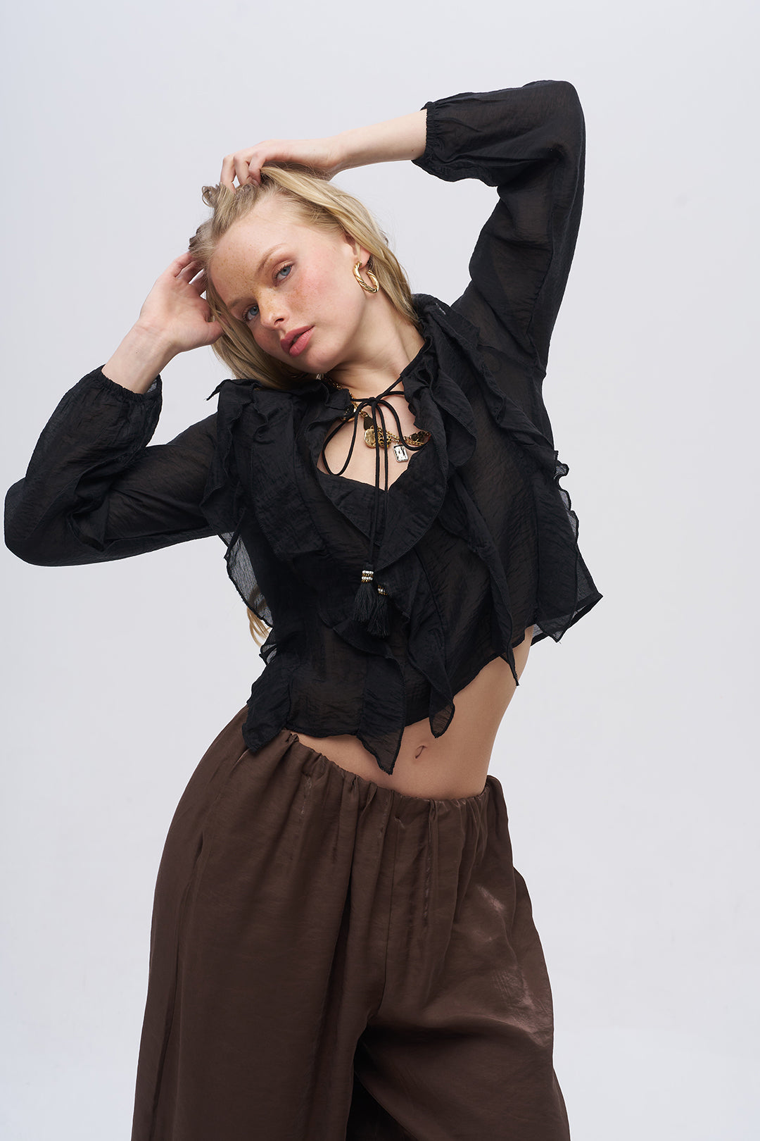 İple Ayarlanabilir Yaka Fırfır Detaylı Bluz Siyah
