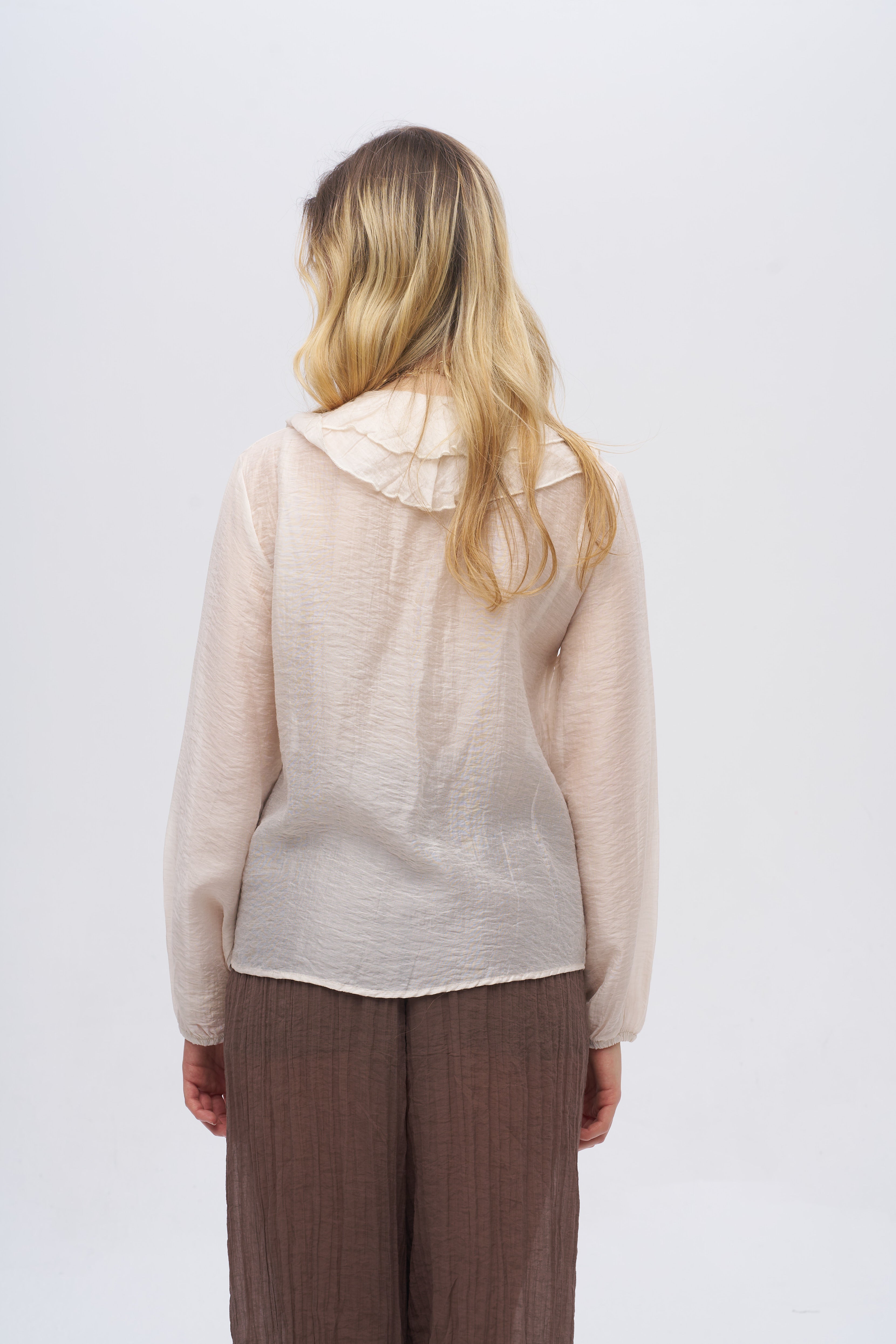 V Yaka Önü Fırfır Detaylı Dokulu Bluz Ekru