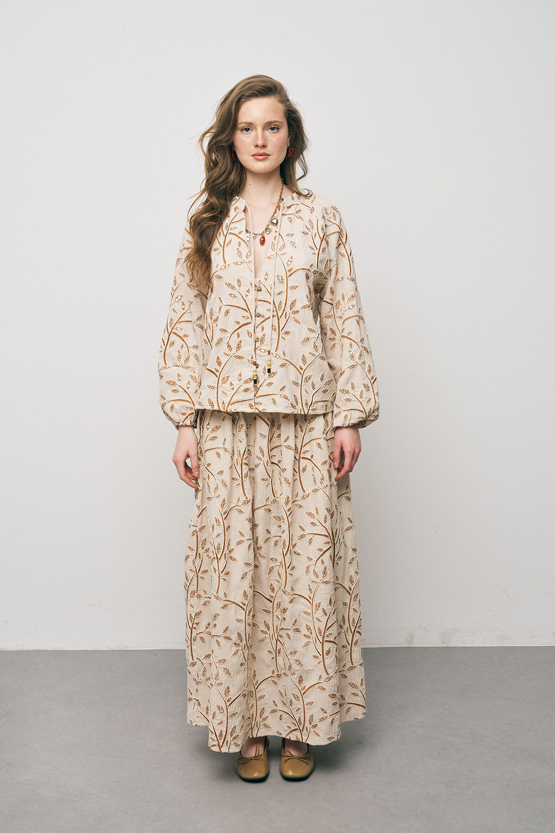 Nakış İşlemeli Balon Kol Tasarım Bluz Kahve