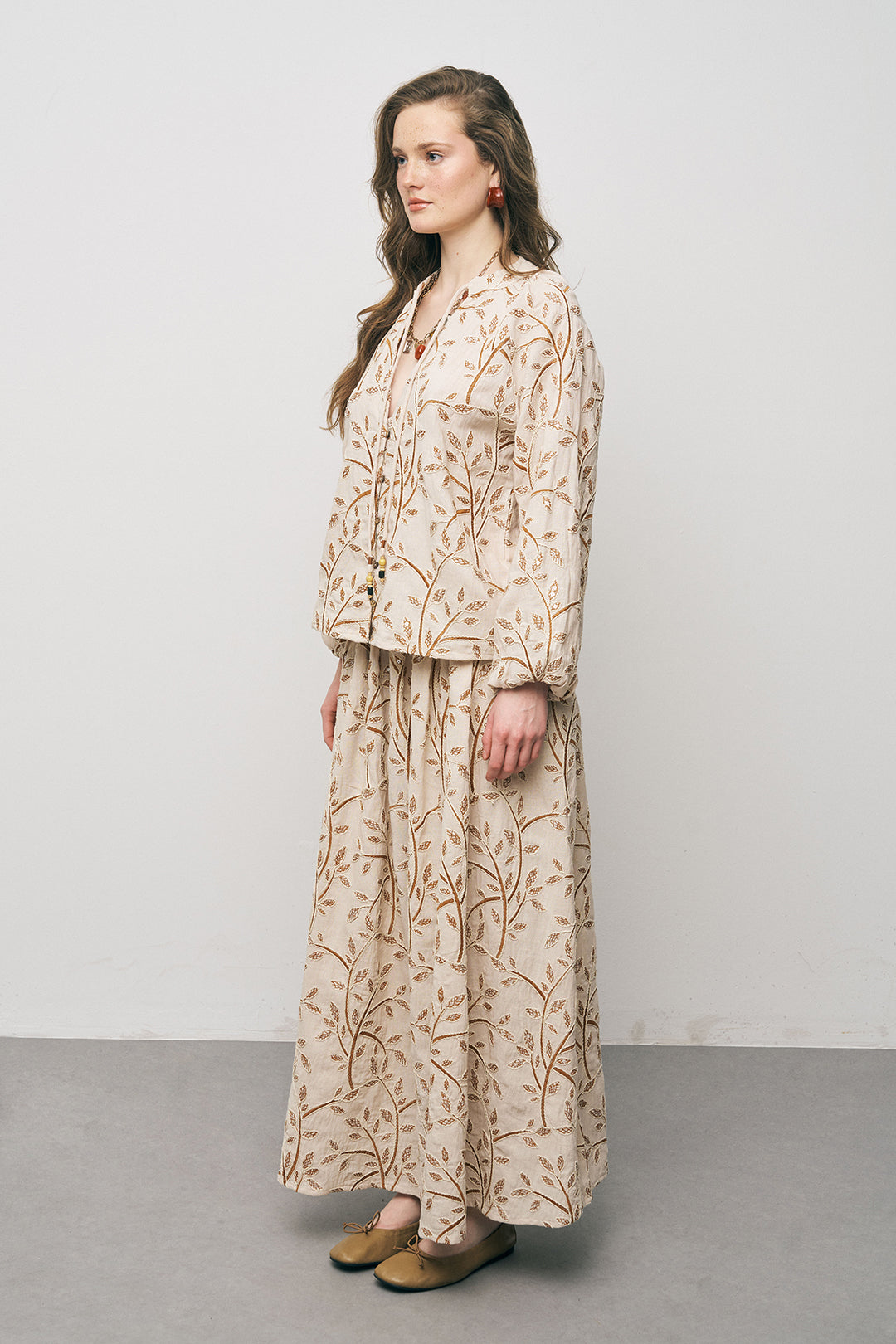 Nakış İşlemeli Balon Kol Tasarım Bluz Kahve